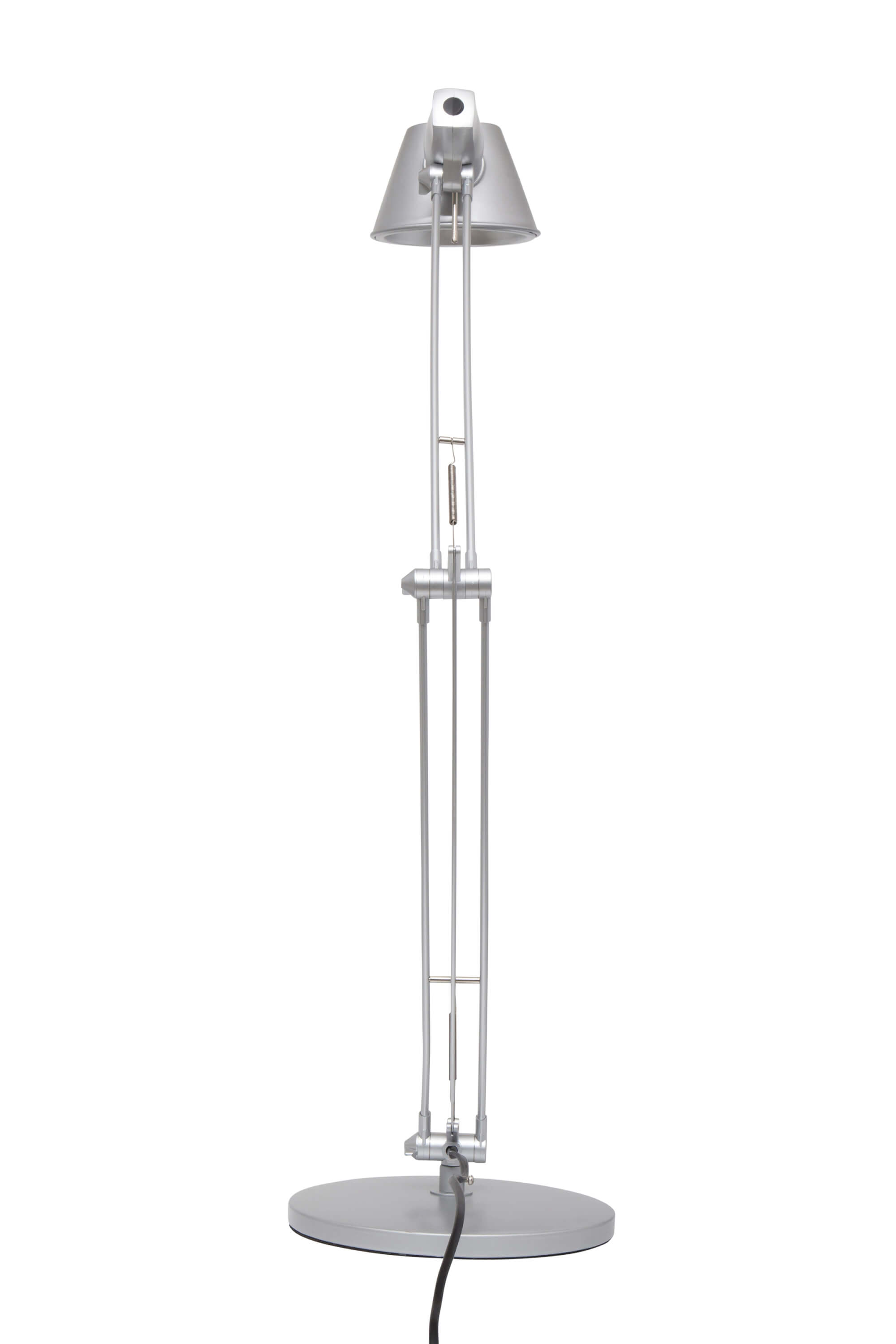 Srebrna lampa podłogowa z regulowanym ramieniem, na białym tle.