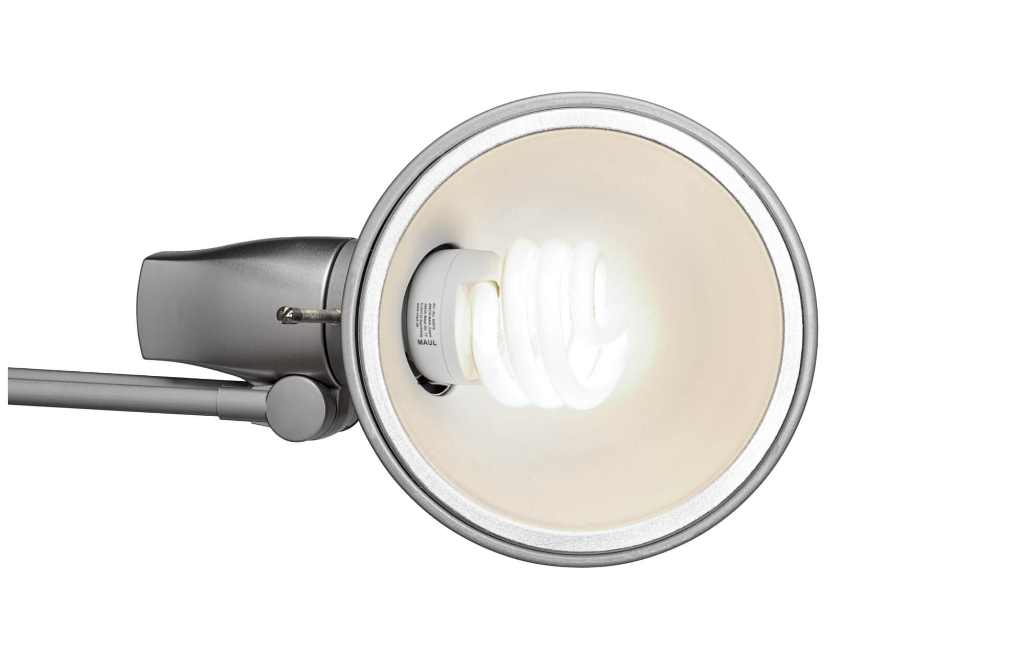 Srebrna lampa ze spiralną żarówką. Białe tło.