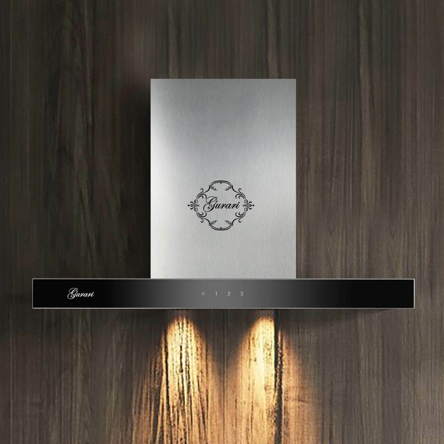 Edelstahl-Dunstabzugshaube mit Logo über dem Bedienfeld, vor einer Holzwand.