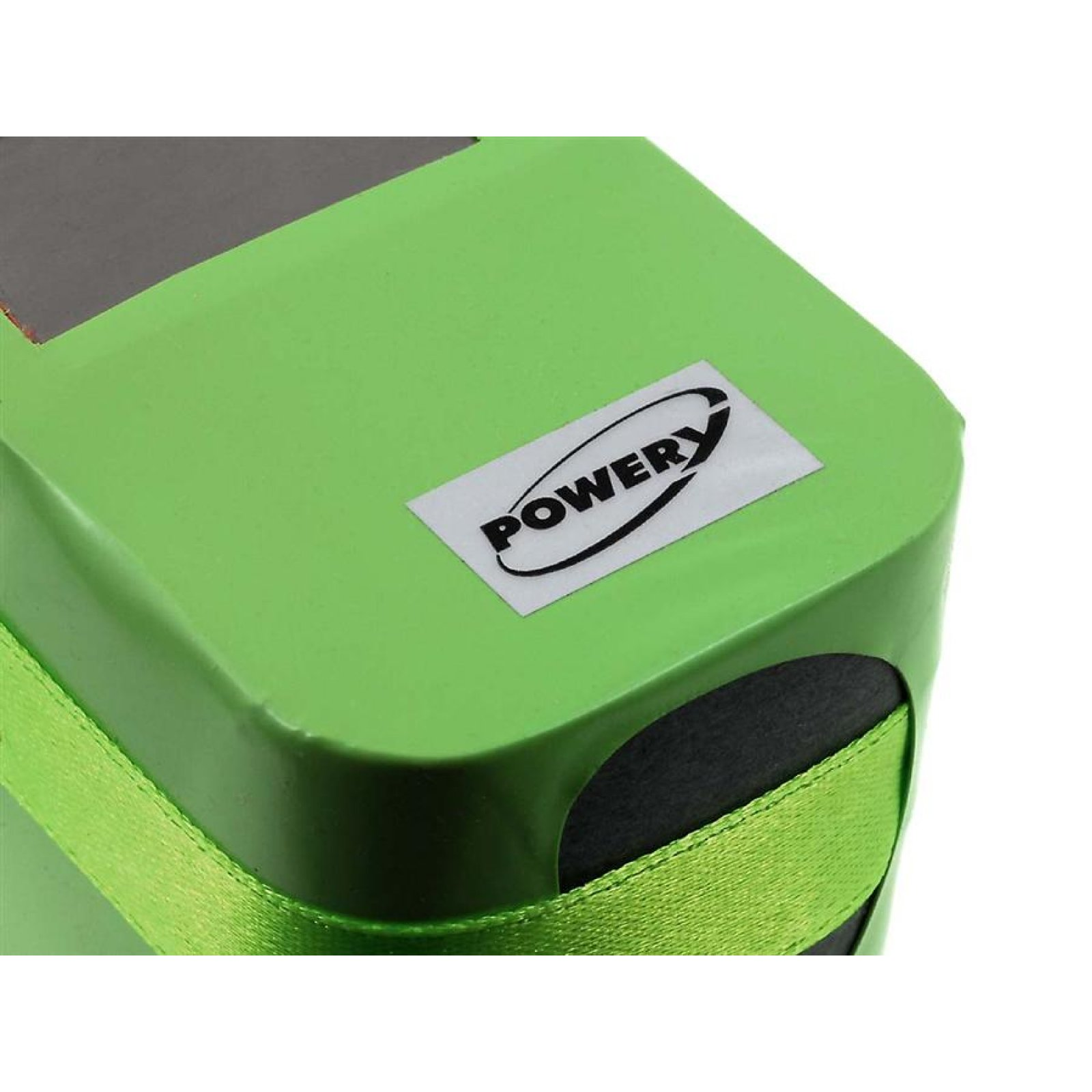 Batería verde con etiqueta blanca 'POWERY'.