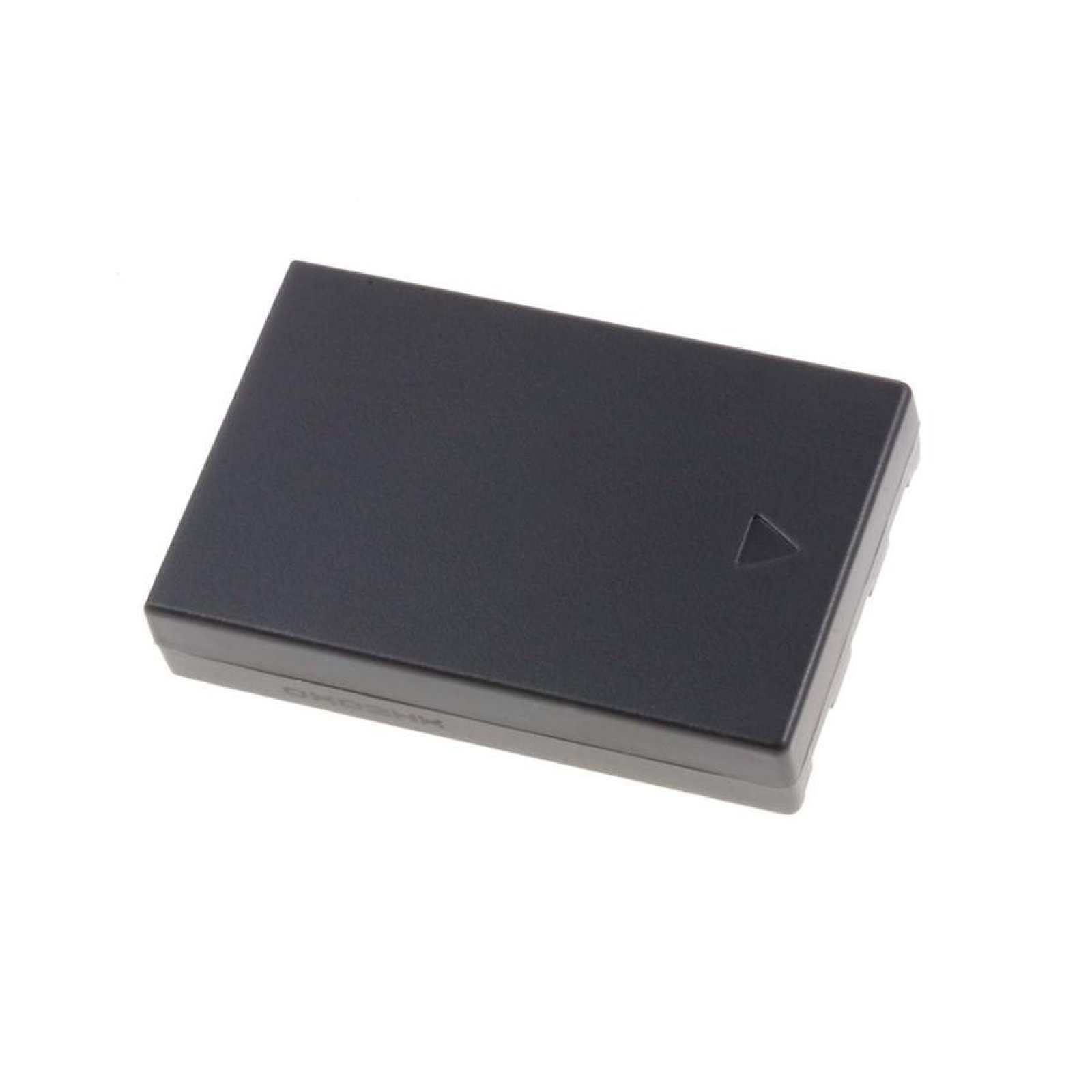 Batería rectangular negra pequeña. Está sobre una superficie blanca. La batería tiene un símbolo de triángulo.