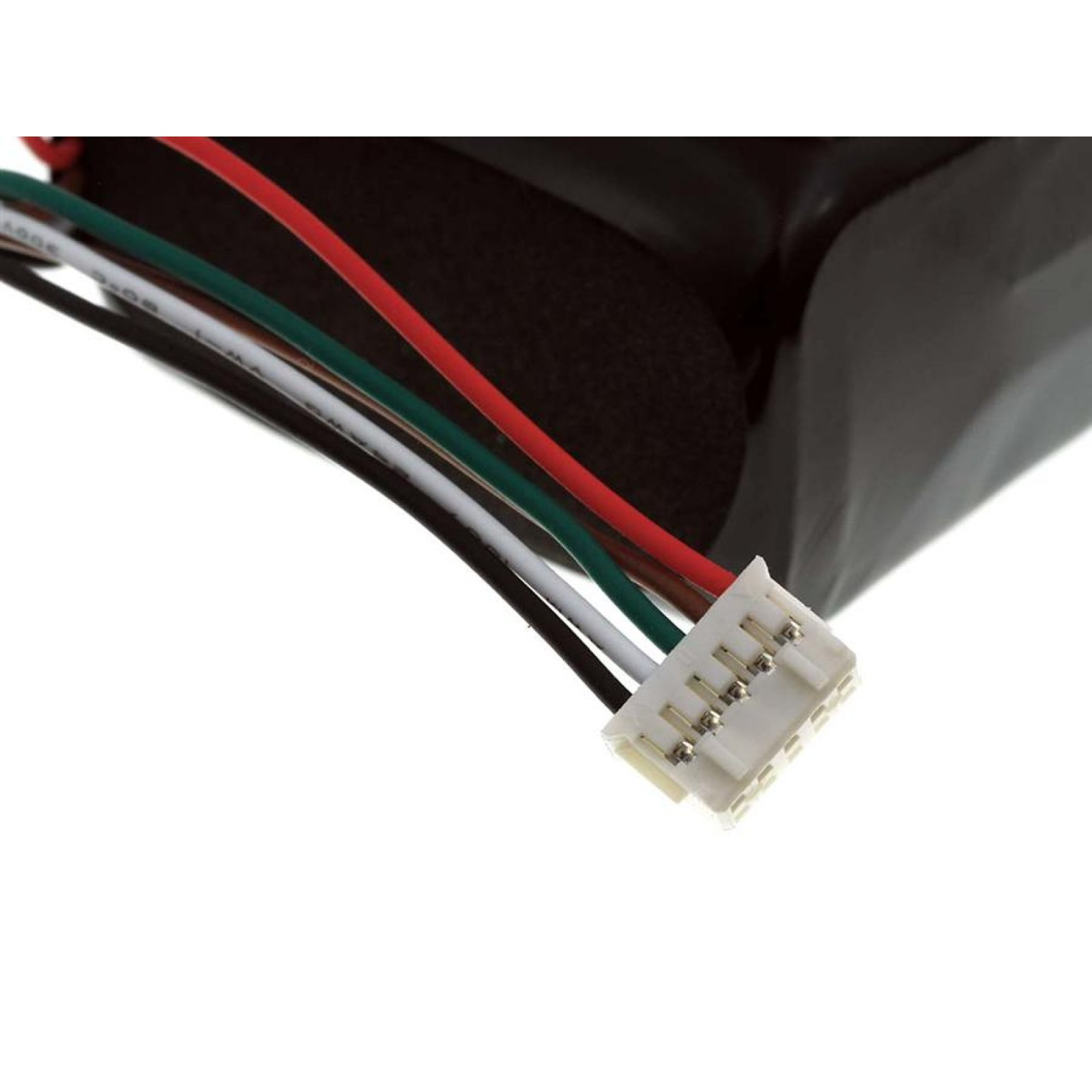 Batería con cables y conector. Cables de diferentes colores que se extienden.