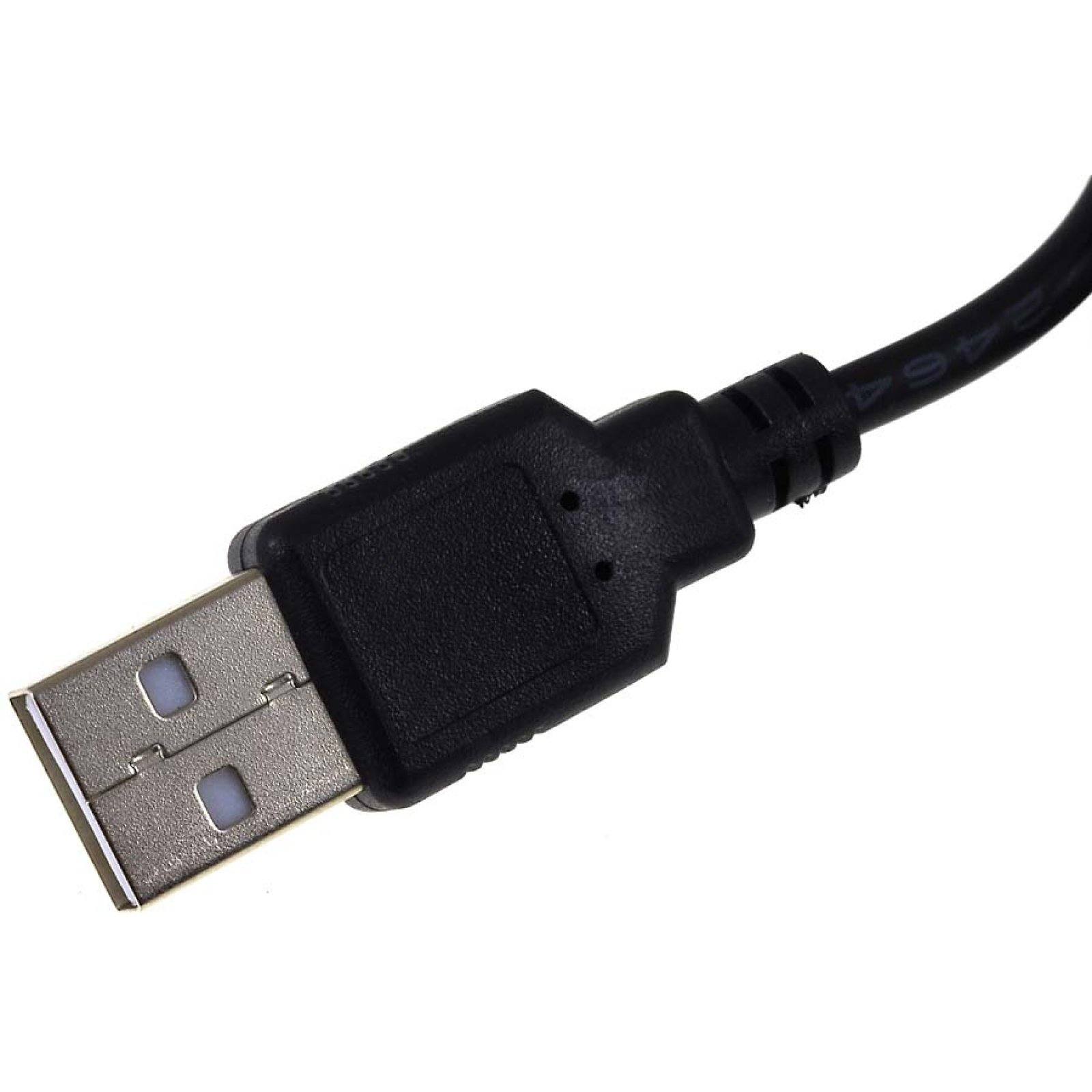 Primer plano de un cable USB negro con un conector rectangular y fondo blanco.