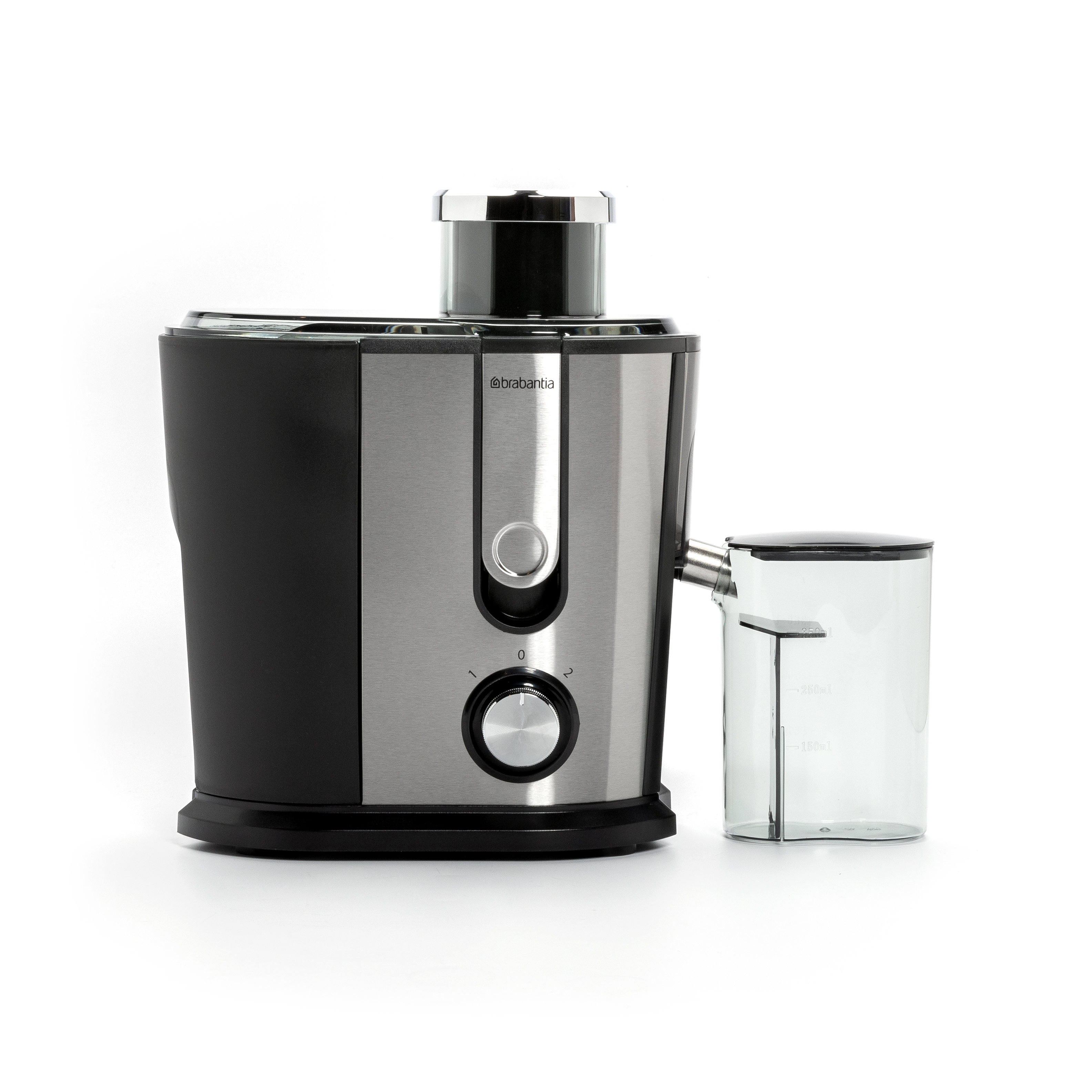 Een sapmachine. Het heeft een zilveren behuizing en zwarte accenten.