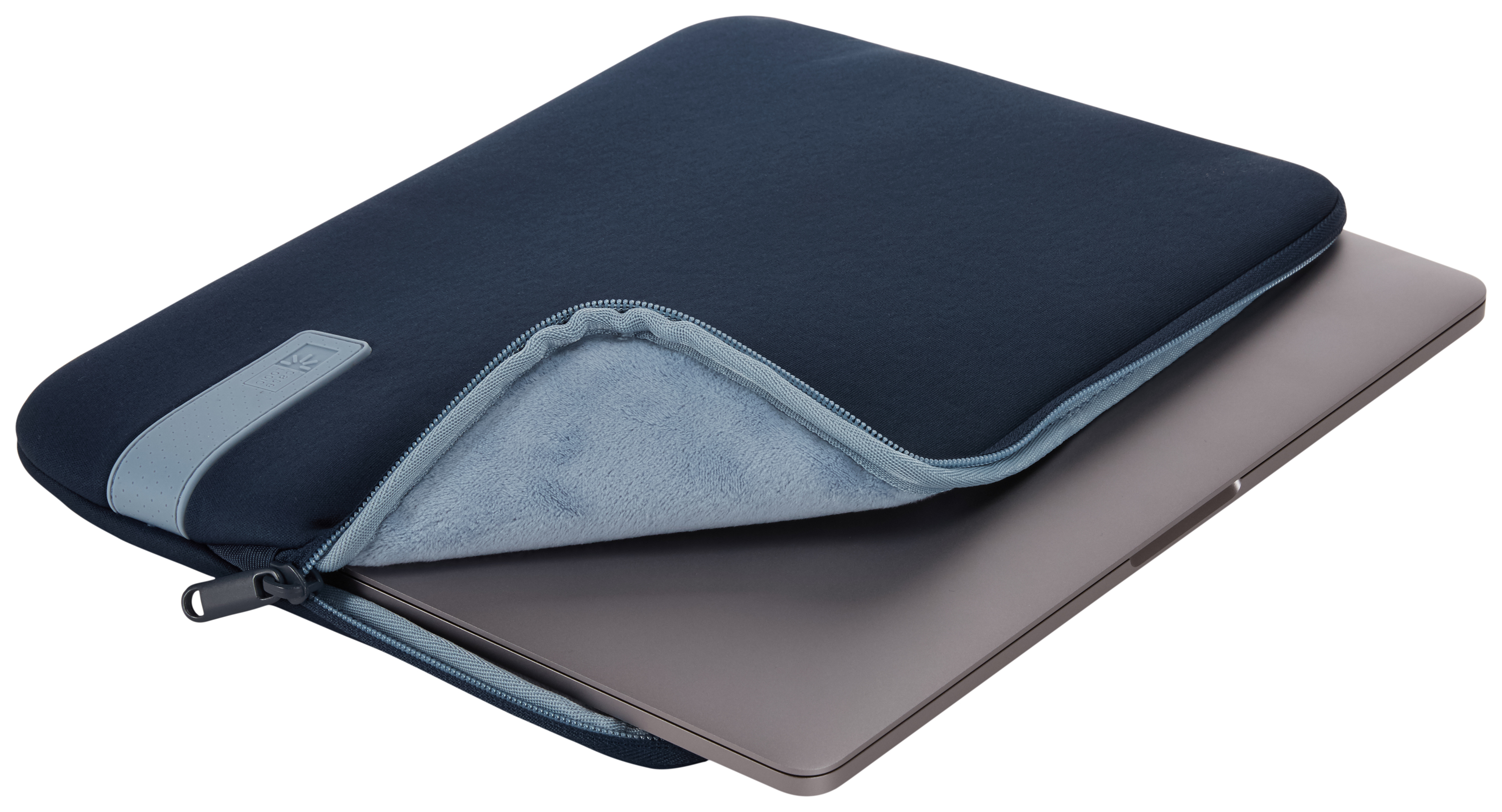 Laptop in een donkerblauwe hoes met een lichtblauwe rits en grijze voering.