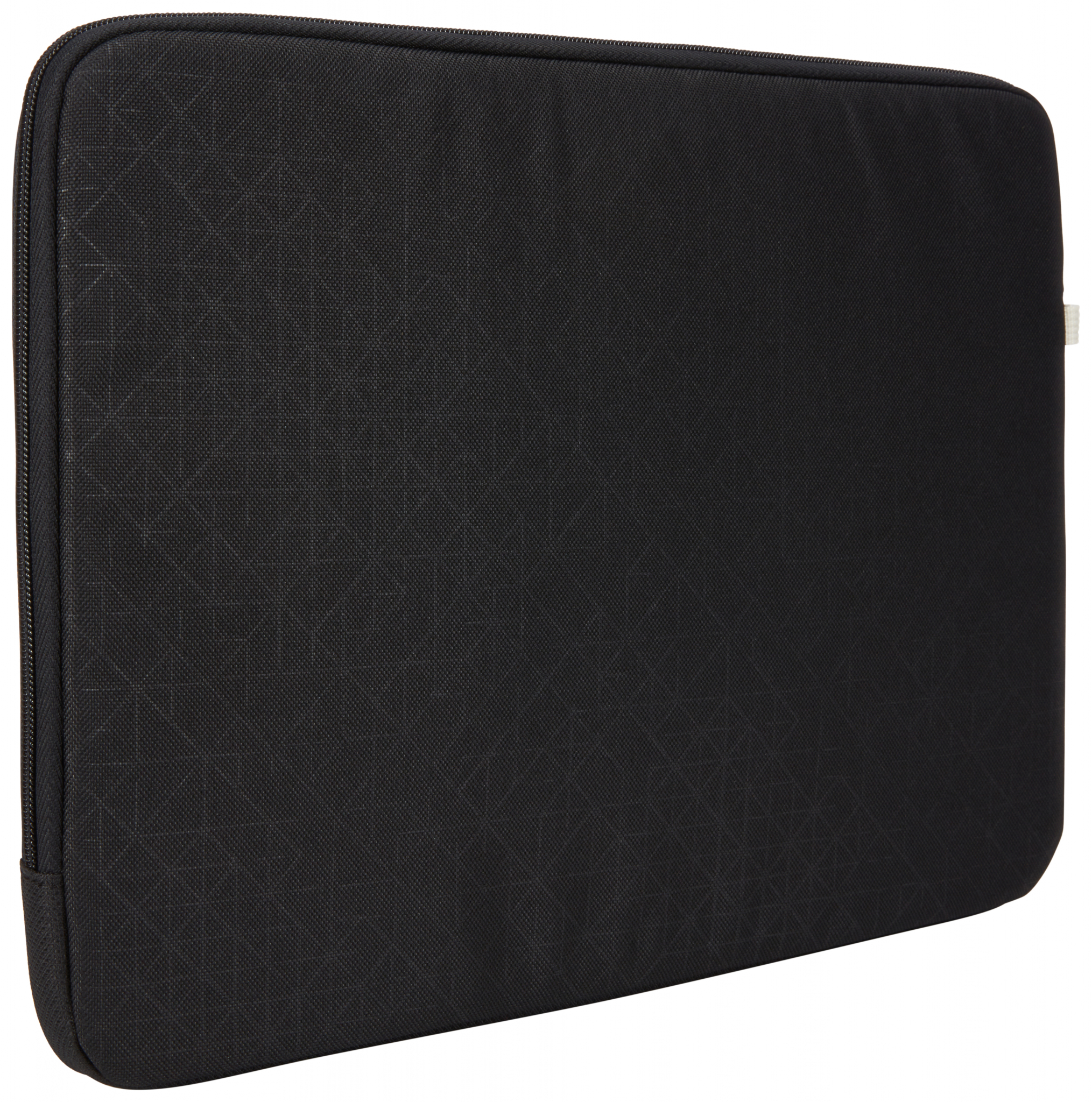 Een zwarte laptoptas met een ritssluiting, op een witte achtergrond.