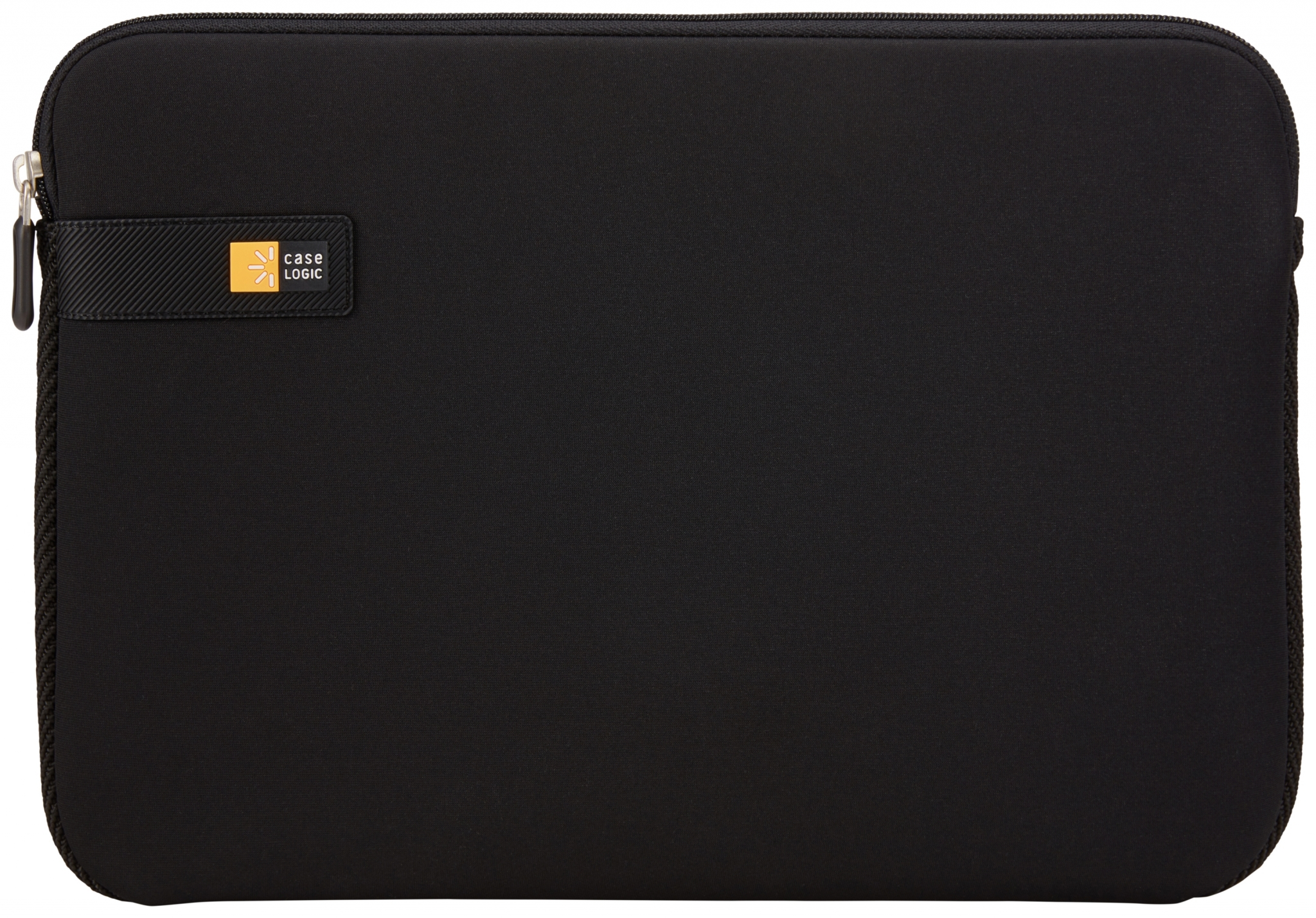Zwarte Case Logic laptoptas met een rits en een logotag. De achtergrond is wit.