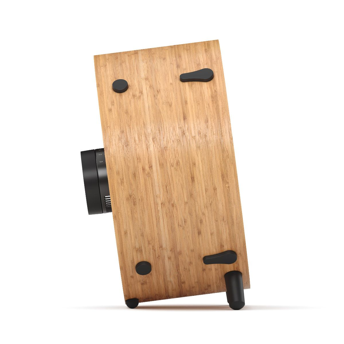 Een houten luidspreker met zwarte accenten, van onderaf gezien, met rubberen voetjes.