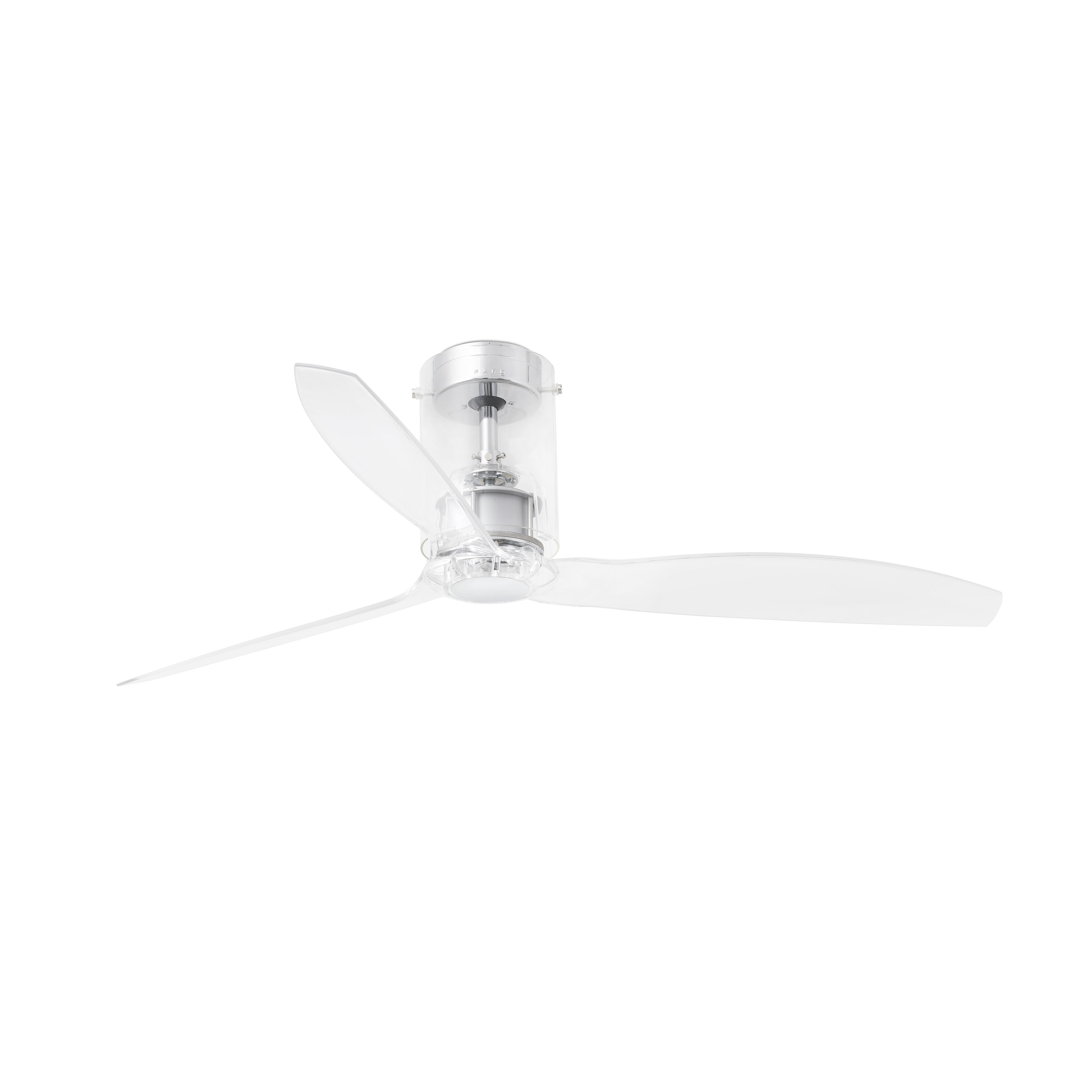Ventilatore da soffitto trasparente con tre pale. Alloggiamento motore argentato. Sfondo bianco.