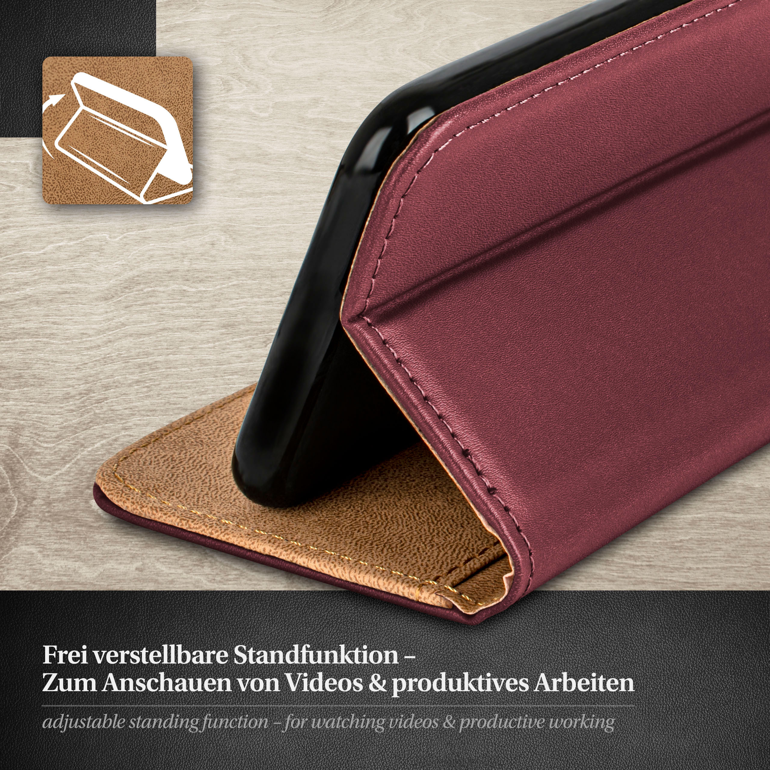 Handyhülle mit Telefon, außen bordeauxrot, innen braun, auf Holzoberfläche.