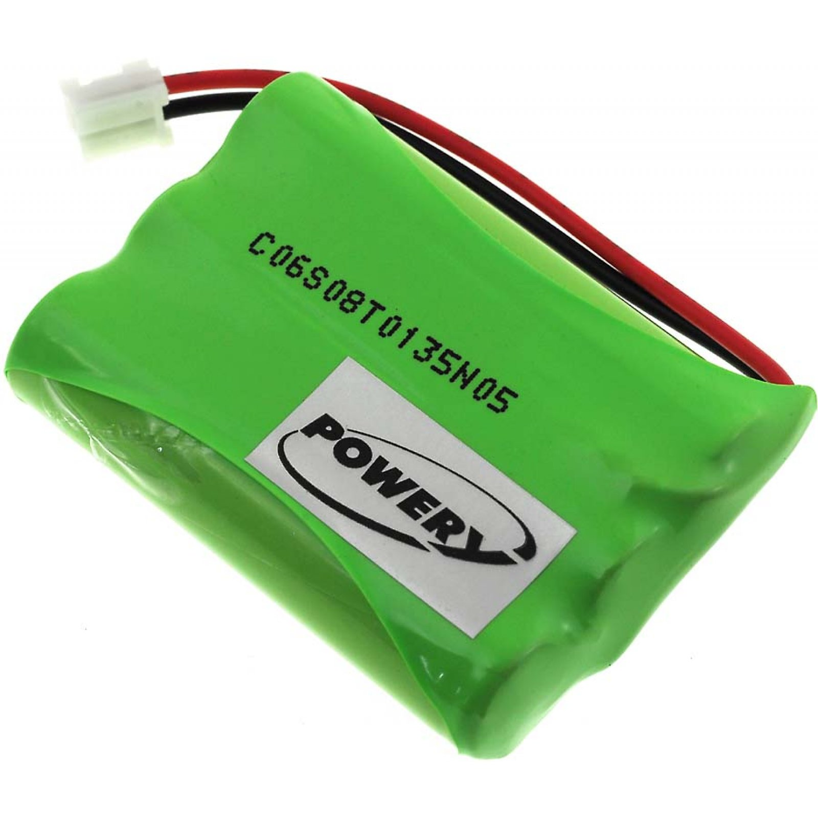 Batería verde con cables negro y rojo y una pegatina blanca. Sobre fondo blanco.