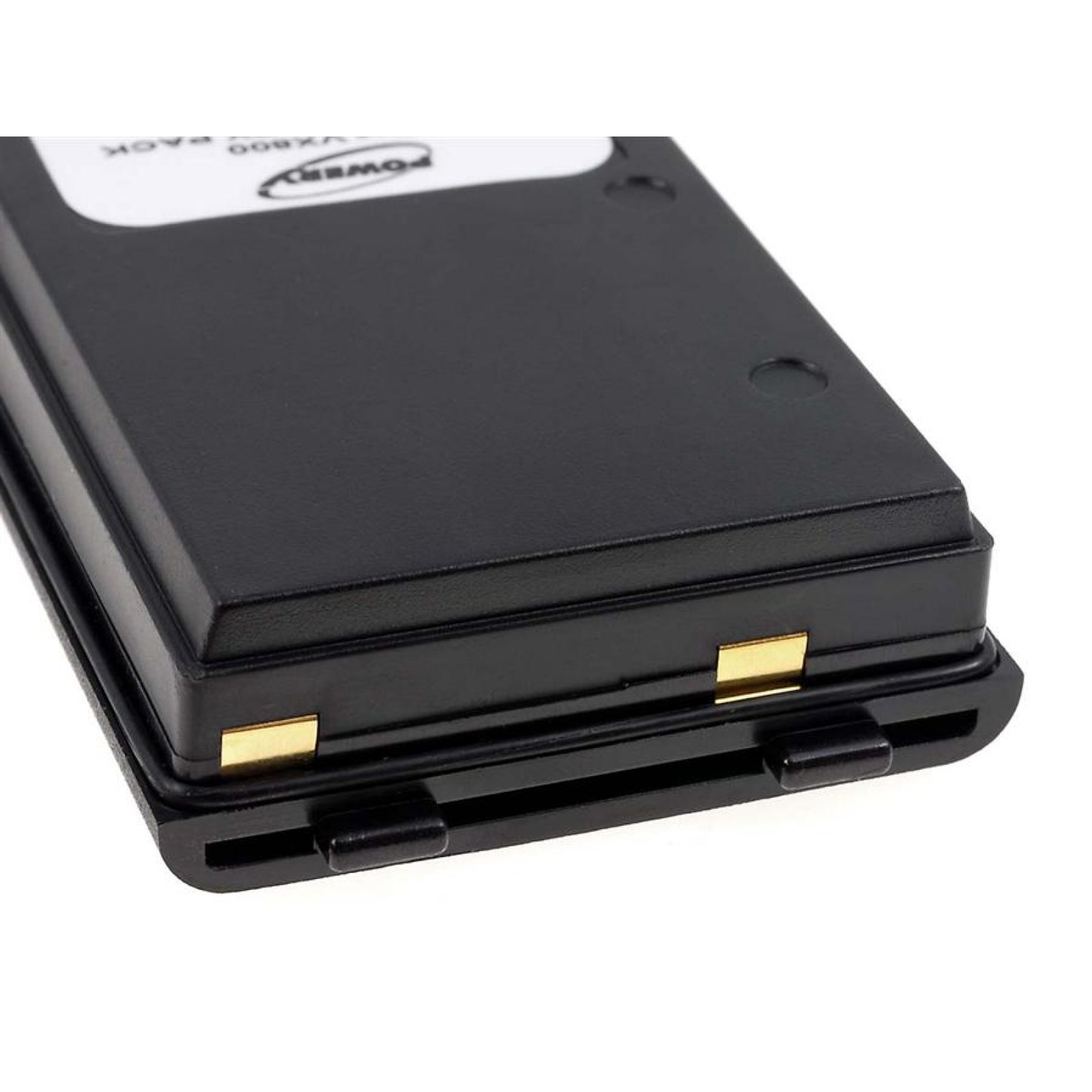 Batería con conectores dorados. Negro con borde negro. Etiqueta POWERY blanca. Etiqueta VX800.