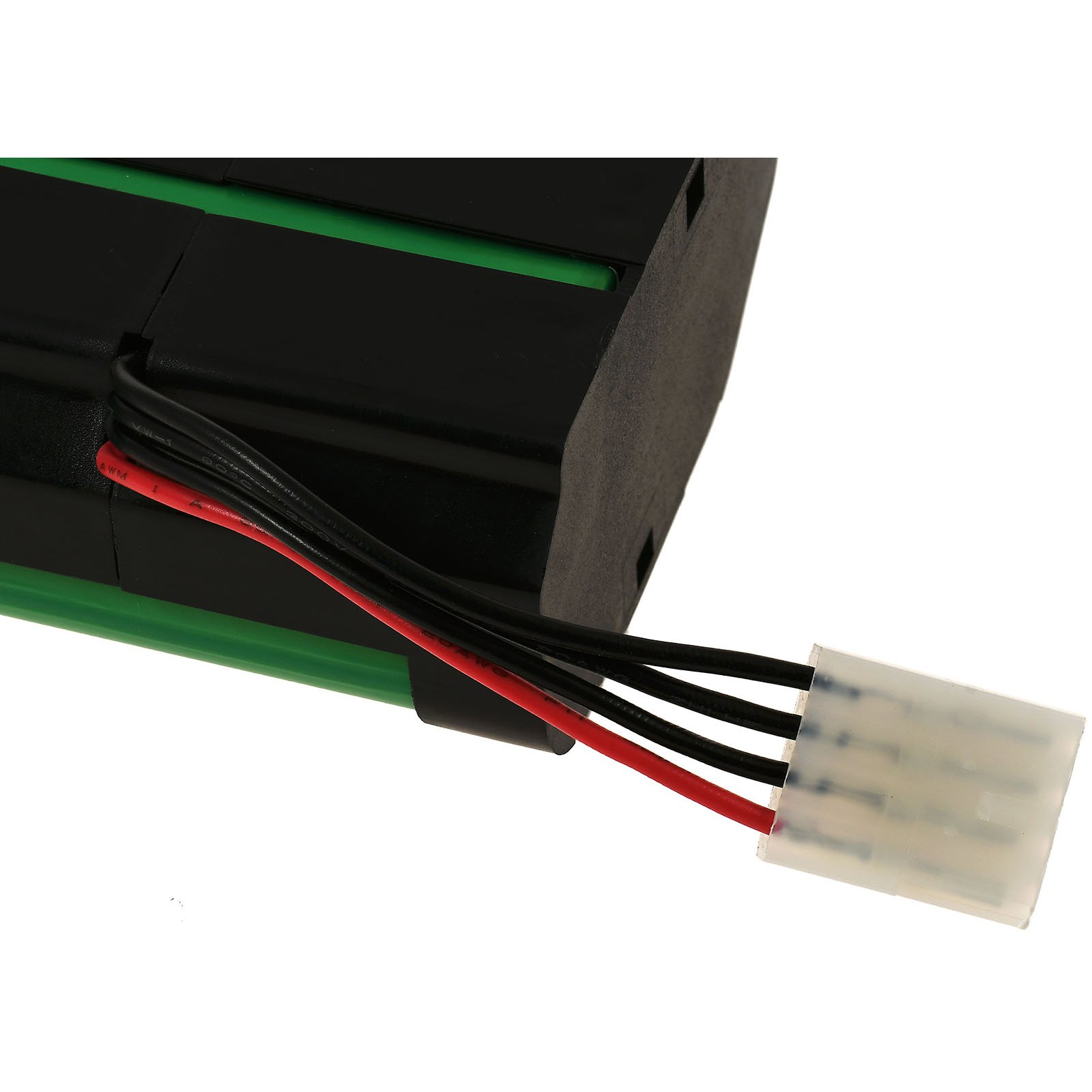 Schwarzer und grüner Batterieanschluss mit Drähten. Weißer Stecker mit mehreren Stiften.