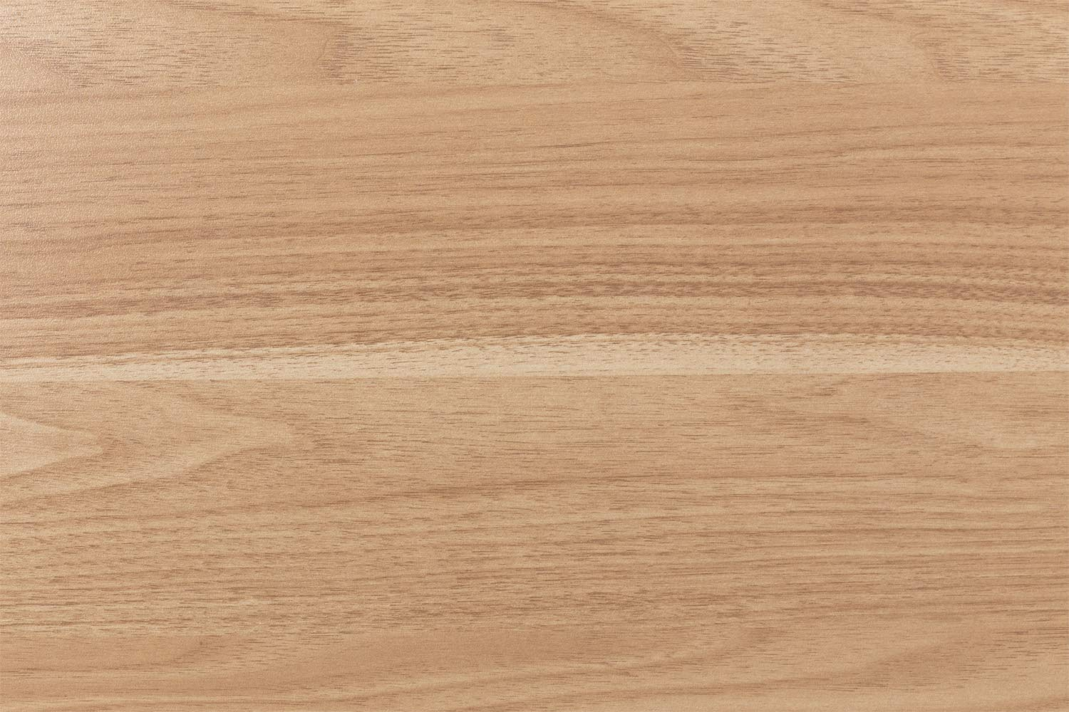 Nahaufnahme einer Holzoberfläche mit hellbrauner Textur. Die Holzmaserung ist sichtbar. Die Oberfläche ist glatt.