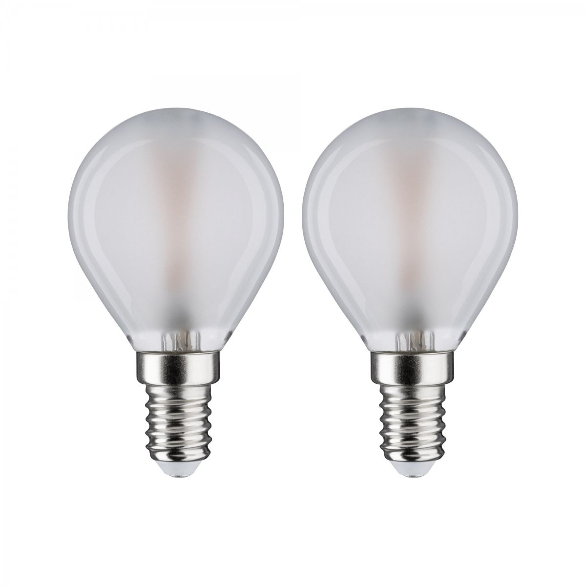 Due lampadine in vetro smerigliato. Attacco a vite standard. Sfondo bianco.