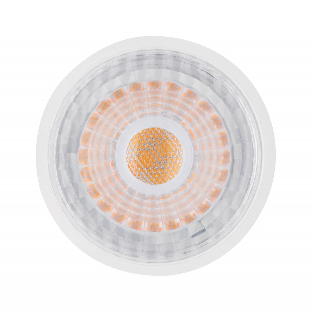 Nahaufnahme einer weißen LED-Glühbirne mit Orange im Inneren.