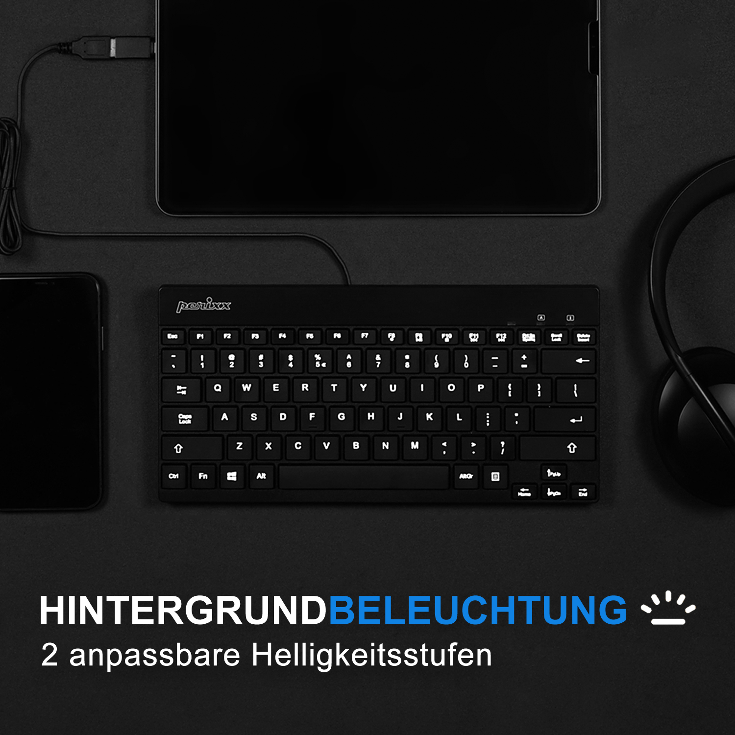 Schwarze Tastatur mit weiß beleuchteten Tasten, verbunden mit Tablet und Telefon.
