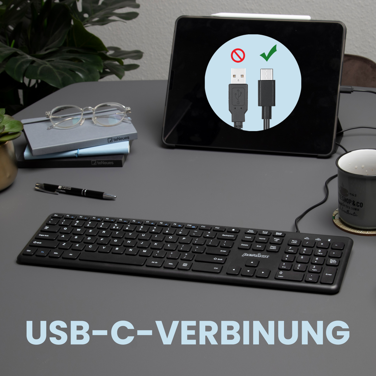 Schwarze Tastatur auf einem Schreibtisch. Darüber ist ein Tablet, das USB-C-Verbindung zeigt.