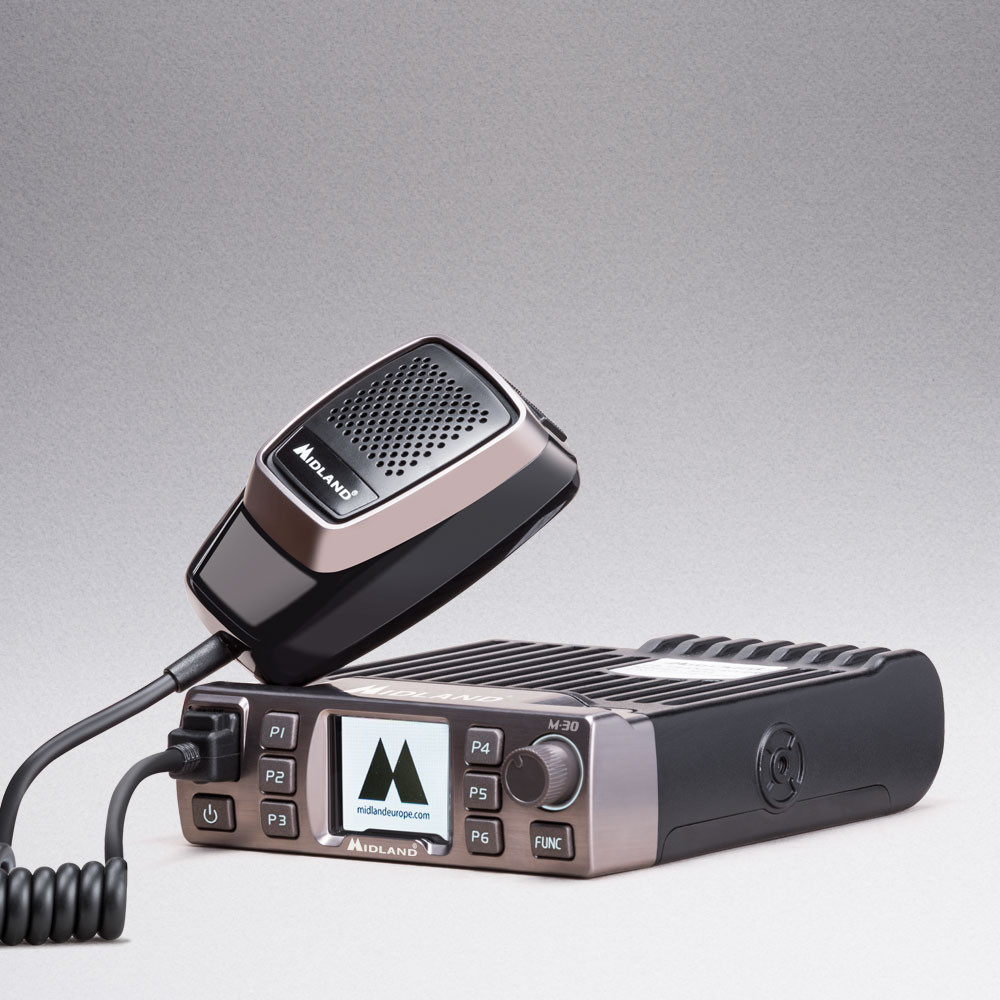 Radio Midland M-30 nera e argento con microfono e sfondo grigio.