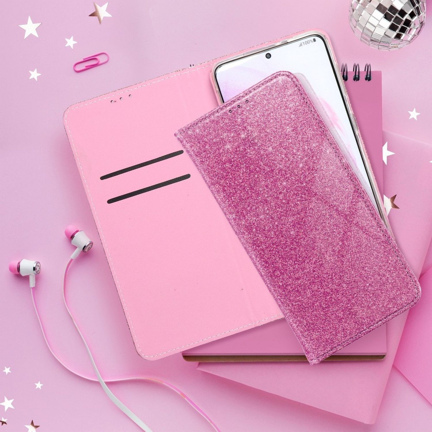 Rosa Glitzer-Handyhülle mit Telefon, Kopfhörern und Sternen auf pinkfarbenem Hintergrund.