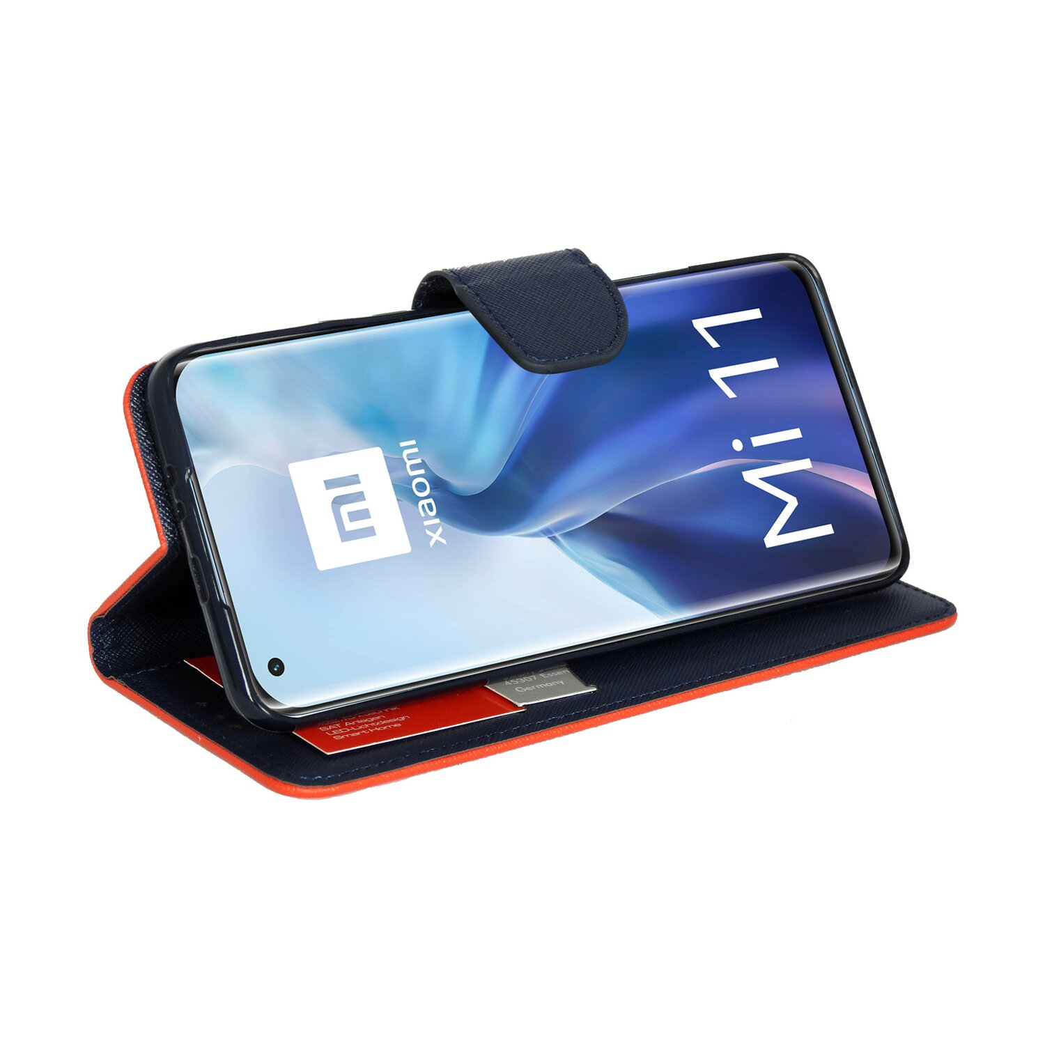 Telefon in einer blau-orangenen Hülle. Das Telefon zeigt das Xiaomi Mi 11 Logo.