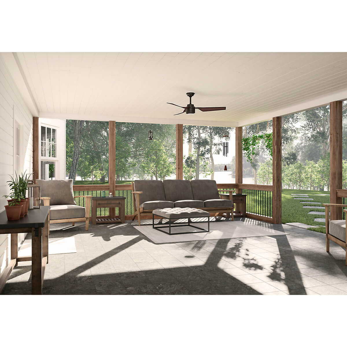 Geräumige Veranda mit Sitzgelegenheiten, Deckenventilator und Außenansicht. Graue Möbel und Steinboden.
