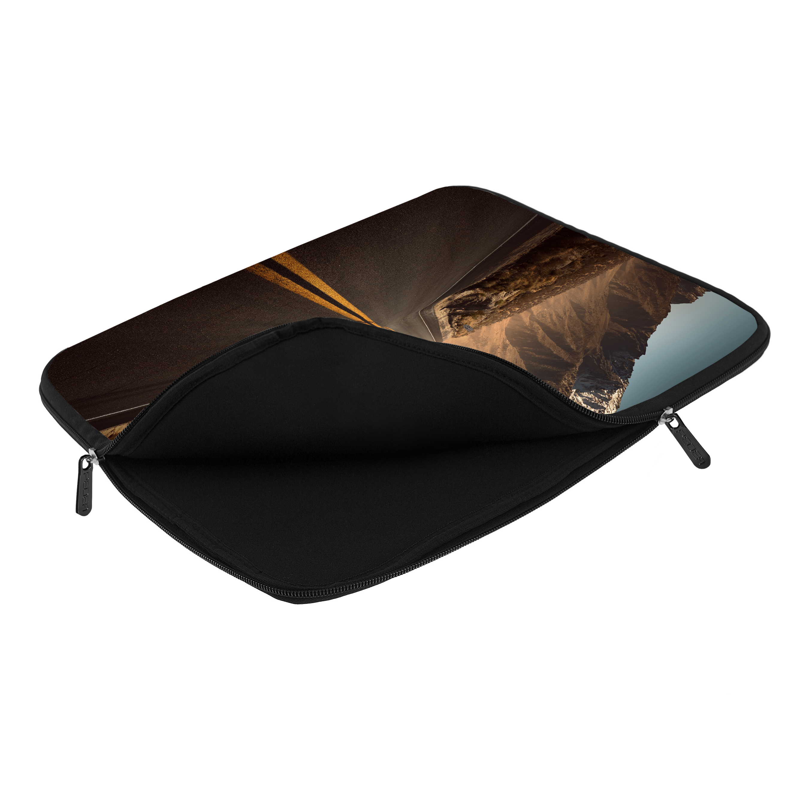 Laptoptasche mit einer Straßen- und Berglandschaft, mit Reißverschlüssen an den Rändern.