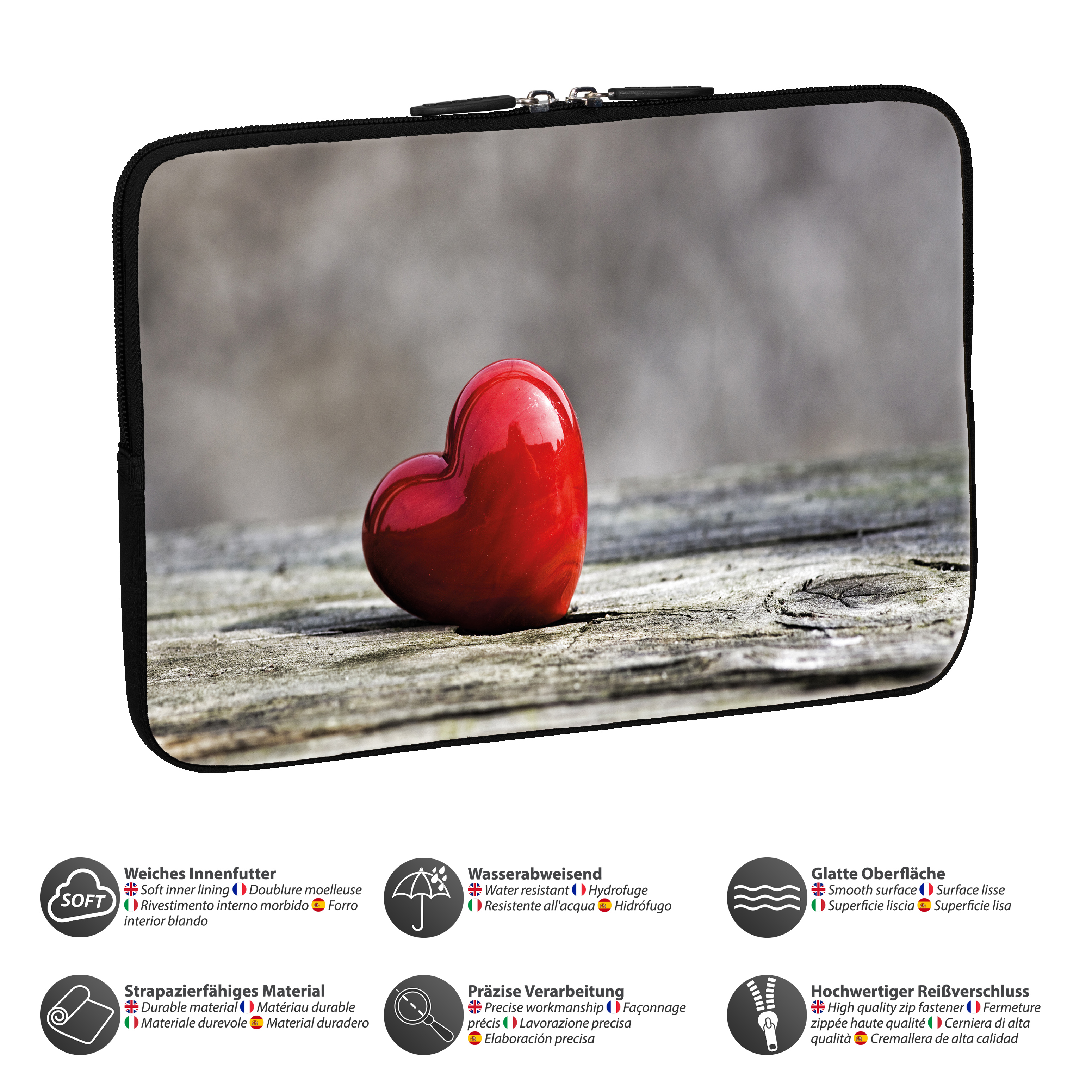 Cuore rosso su superficie effetto legno, all'interno di un astuccio nero. Etichette di testo visibili.