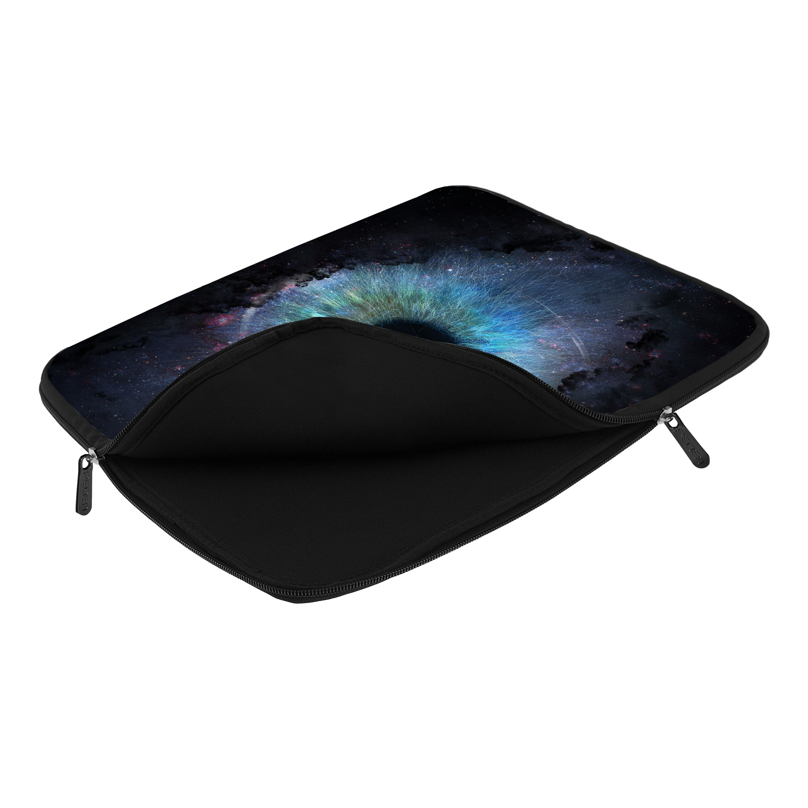 Custodia per laptop con design a occhio, circondata da uno sfondo spaziale stellato.