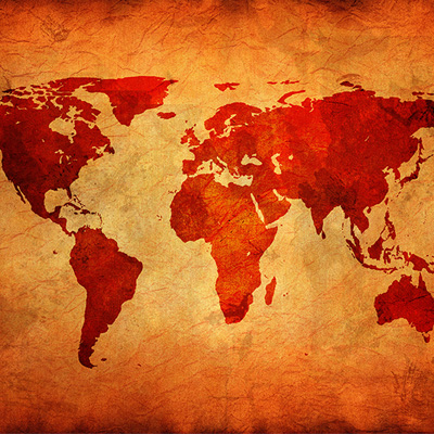 Una mappa del mondo in rosso su uno sfondo arancione strutturato, che raffigura i continenti.
