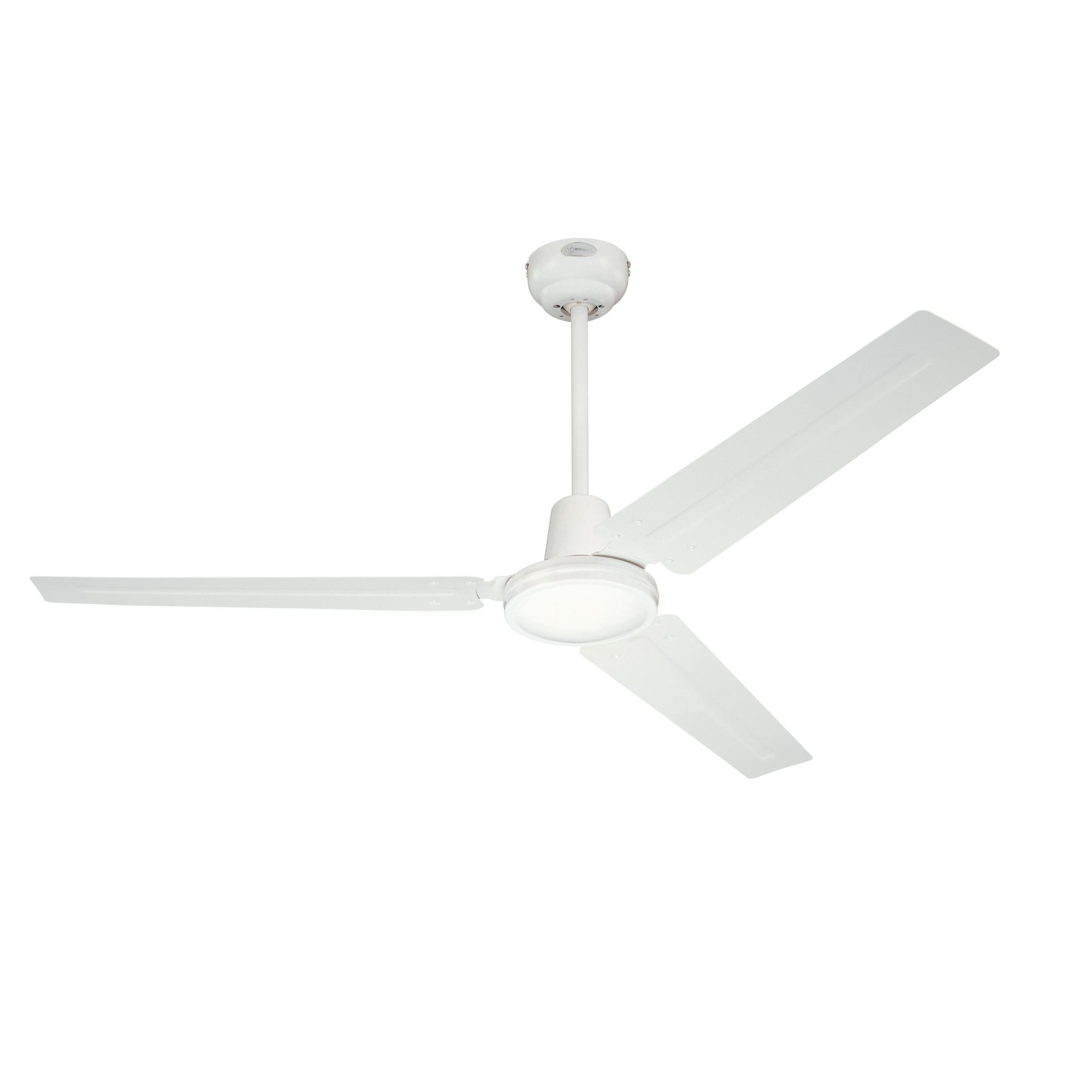 Weißer Deckenventilator mit drei Flügeln. Der Ventilator hängt an der Decke auf weißem Hintergrund.