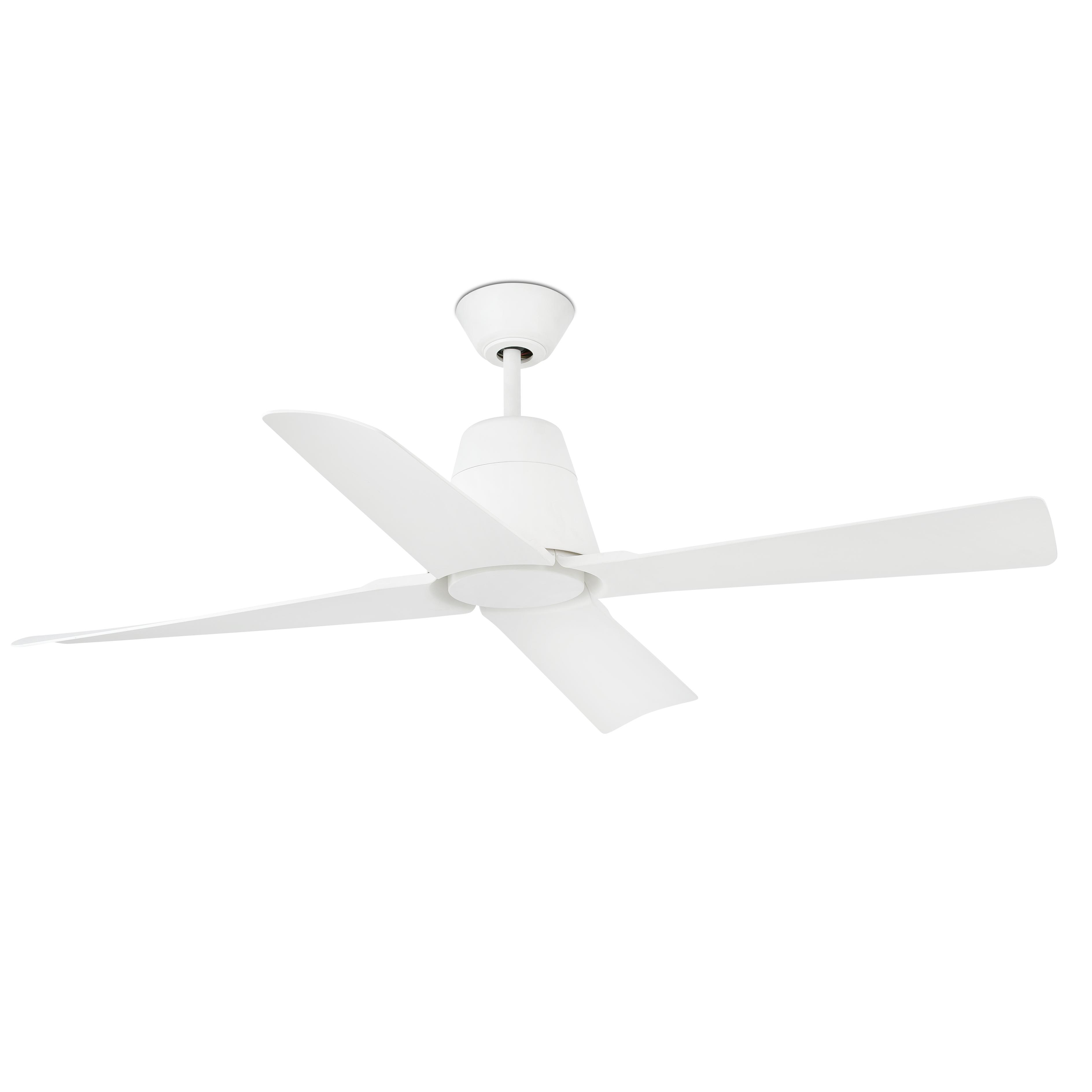 Un ventilatore da soffitto bianco con quattro pale, su sfondo bianco.