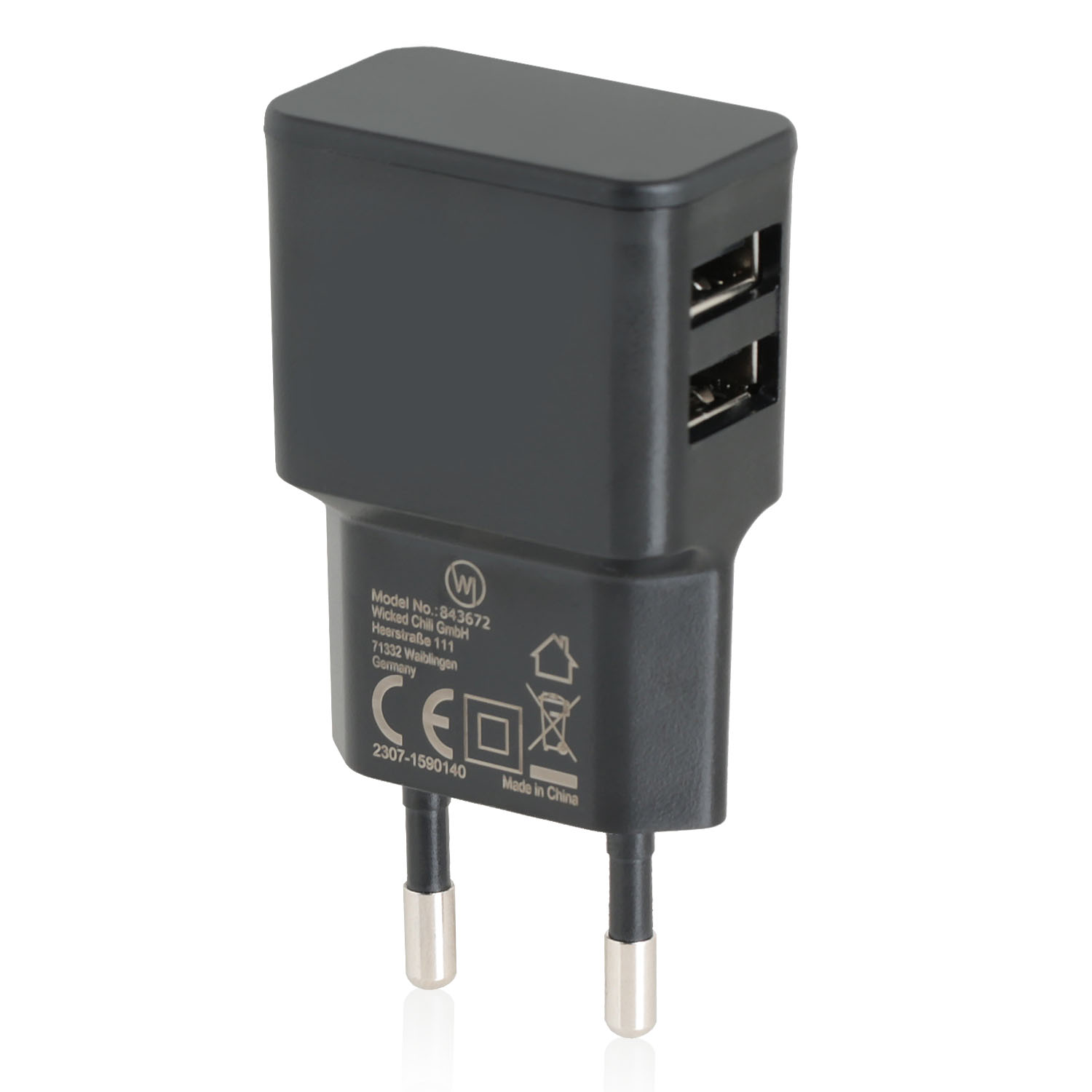 Schwarzes USB-Ladegerät mit zwei Anschlüssen und einem Etikett mit Text und Symbolen.
