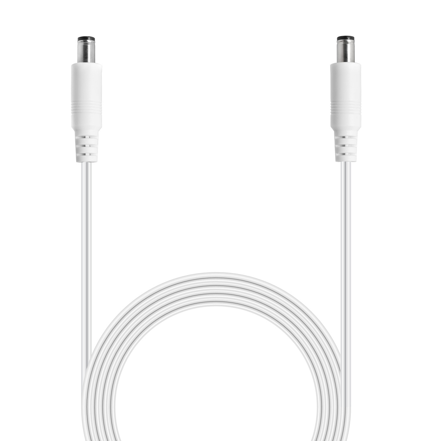 Weißes Ladekabel mit zwei Steckern. Sauberes Design, isoliert auf weißem Hintergrund.