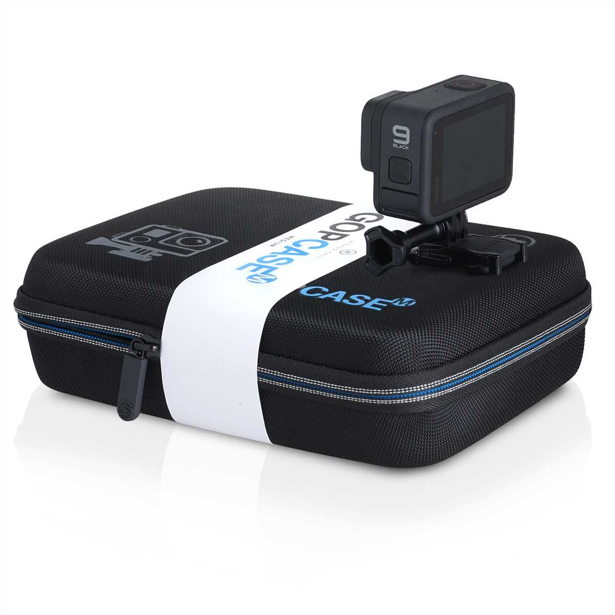 Schwarze GoPro-Hülle und eine GoPro-Kamera obenauf. Ein weißer Gurt ist um die Hülle gewickelt.
