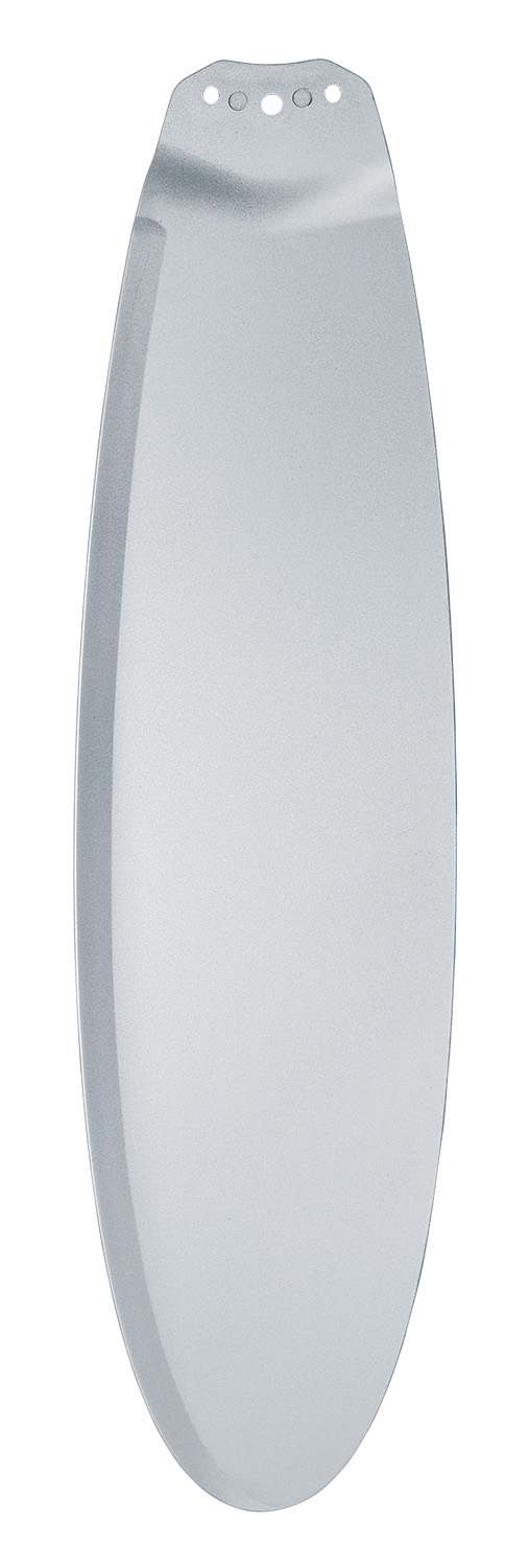 Una singola pala del ventilatore argentata con tre fori in alto.