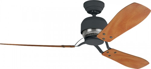 Deckenventilator mit drei Holzflügeln, dunkelgrauem Motor und weißem Hintergrund.