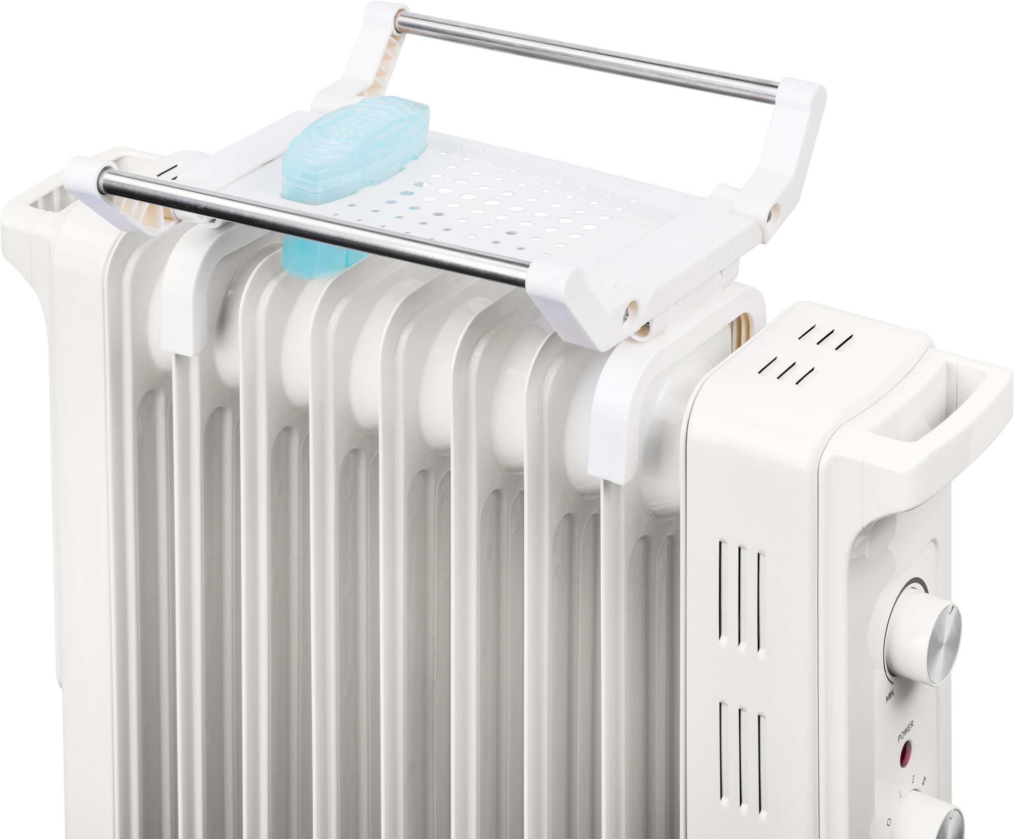 Biały grzejnik z suszarką na górze. Niebieskie mydło na suszarce.