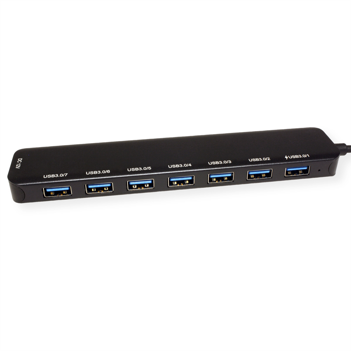 Schwarzer USB-Hub mit 7 Anschlüssen. Anschlüsse sind mit USB3.0 beschriftet. Das Gerät befindet sich auf weißem Hintergrund.
