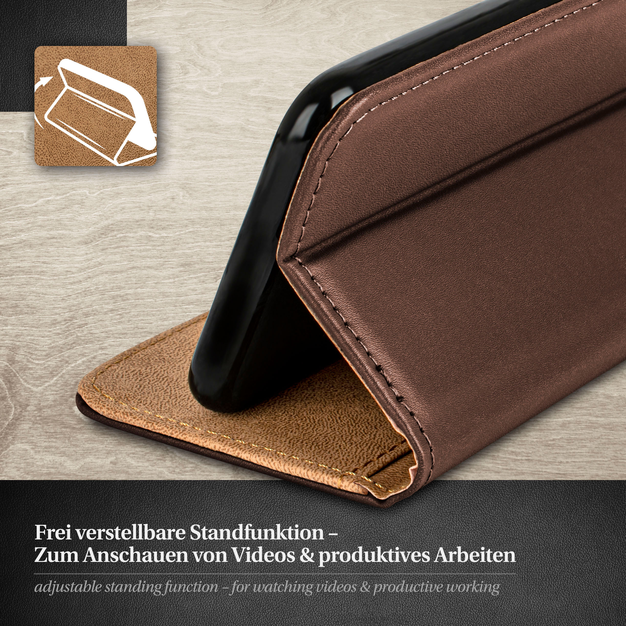 Ein Telefon in einer braunen Hülle ist geöffnet und zeigt eine Standfunktion auf Holzoberfläche.