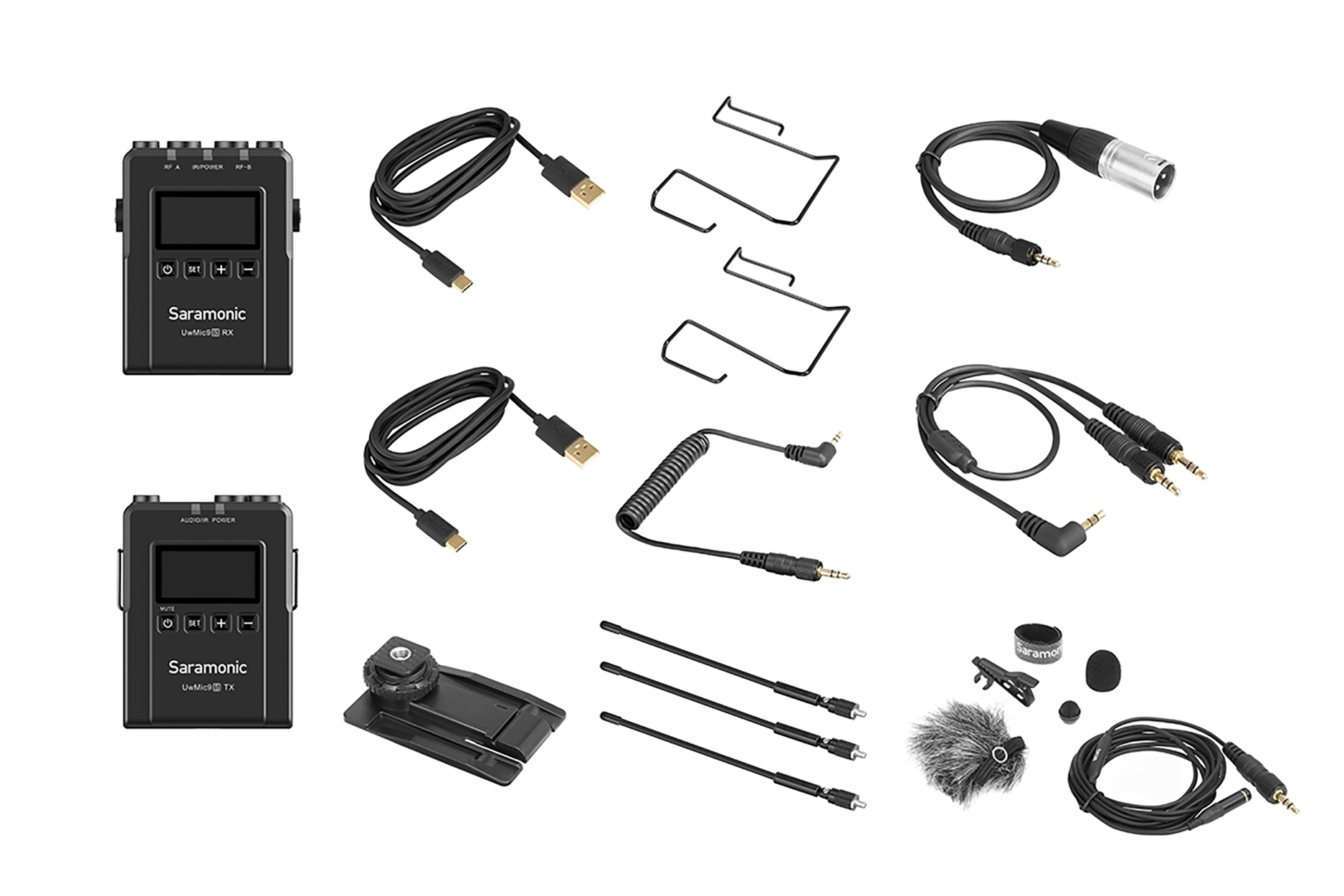 Verschiedene Audioaufnahmegeräte, darunter zwei Rekorder, Kabel und Zubehör.