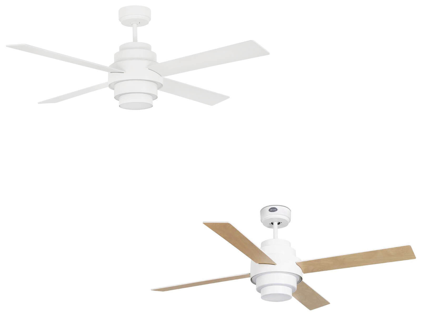 Zwei weiße Deckenventilatoren. Einer hat weiße Blätter, der andere Holzblätter. Beide vor weißem Hintergrund.