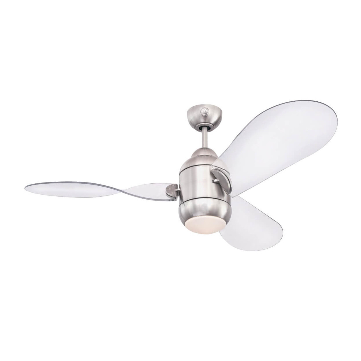 Ventilatore da soffitto con tre pale trasparenti e alloggiamento motore argentato. Sfondo bianco.