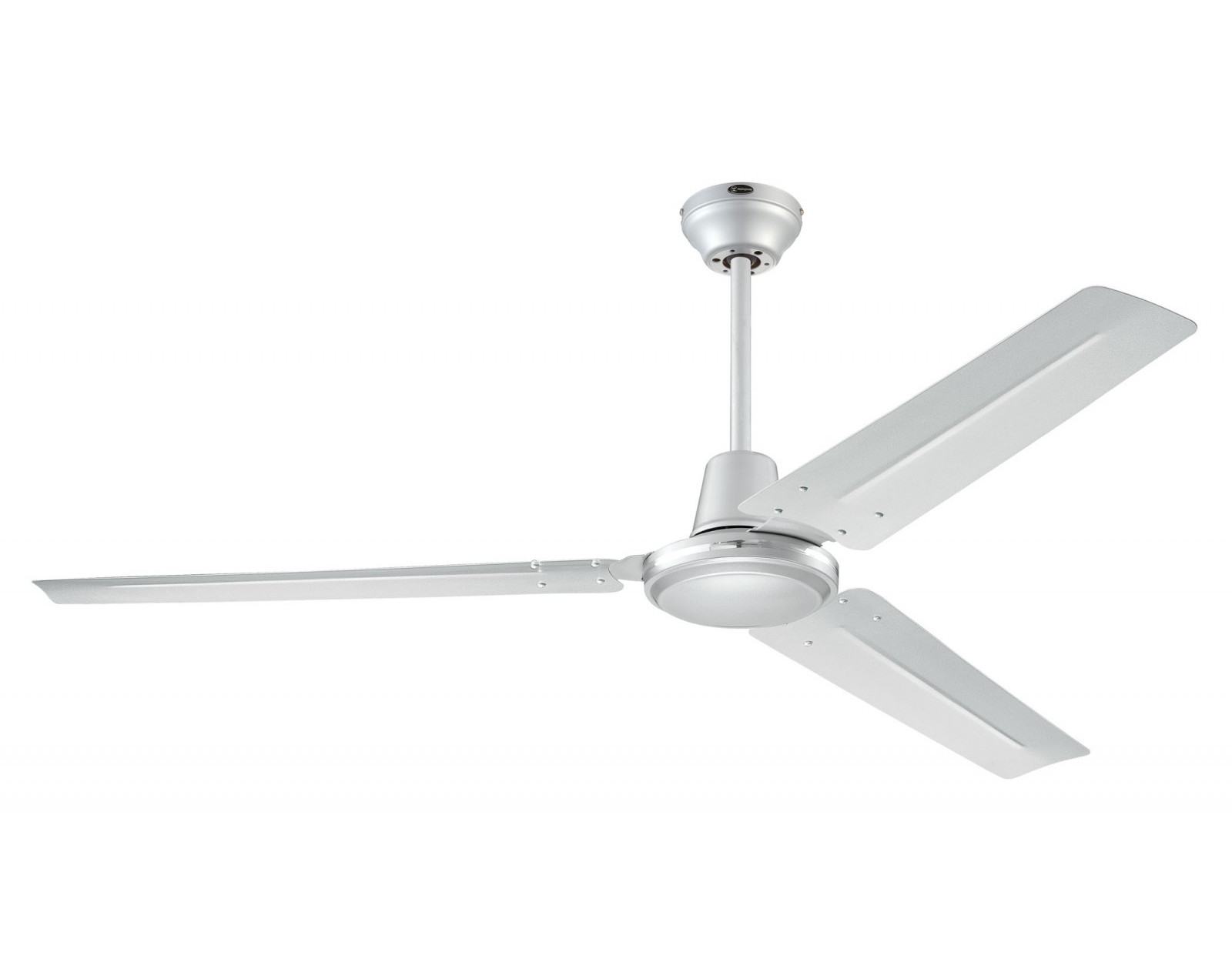 Ventilatore da soffitto bianco con tre pale. Sfondo bianco.