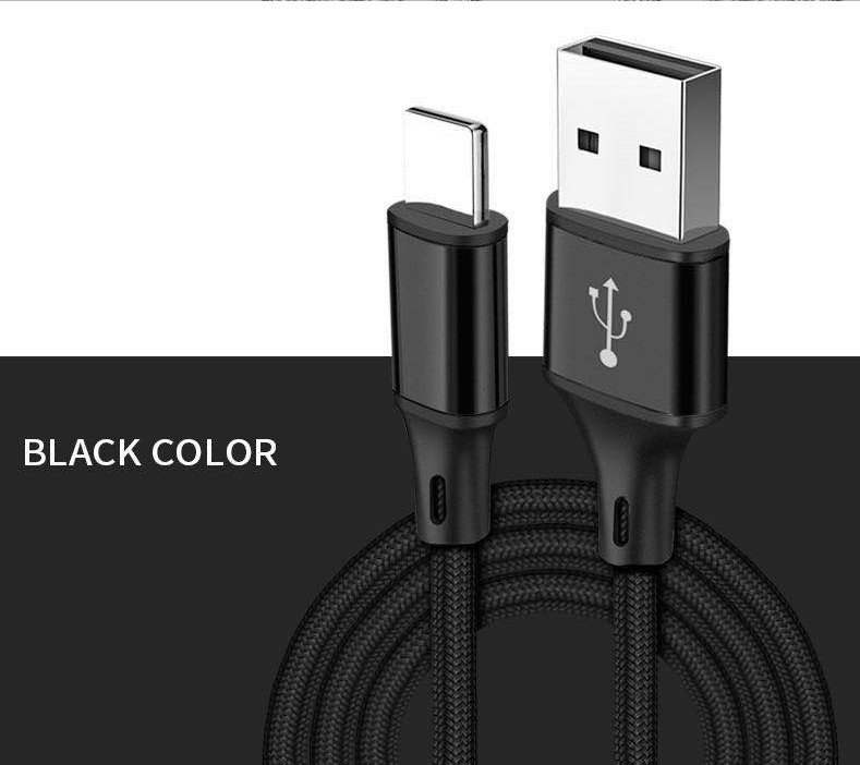 Schwarze USB-Kabel mit verschiedenen Anschlüssen. Eines ist USB-C, das andere USB-A.