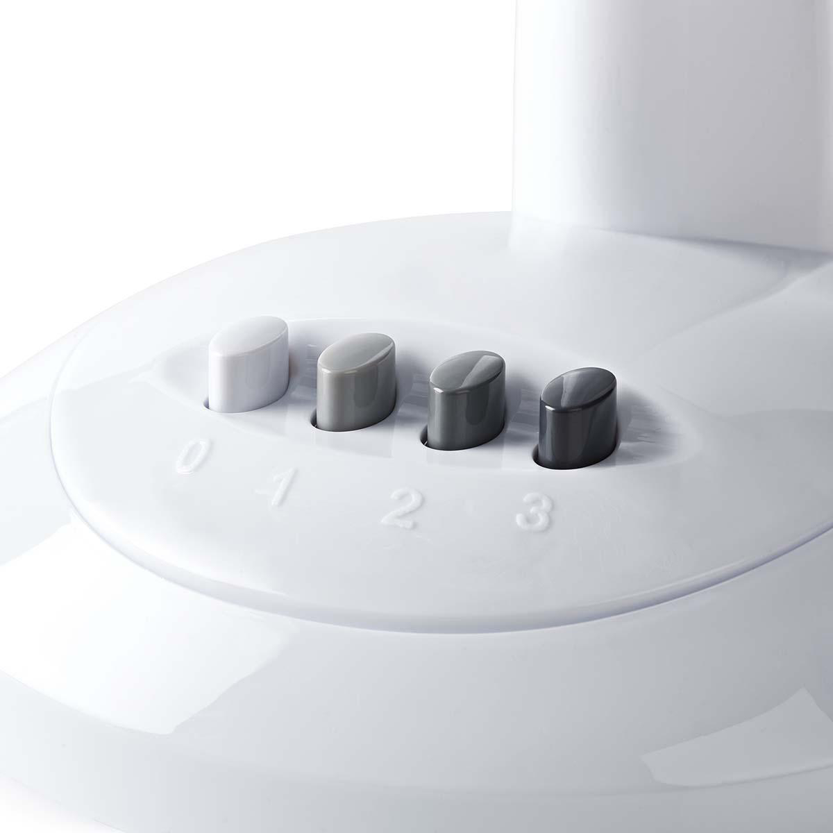 Zbliżenie białego panelu sterowania wentylatorem z czterema szarymi przyciskami oznaczonymi 0, 1, 2 i 3.