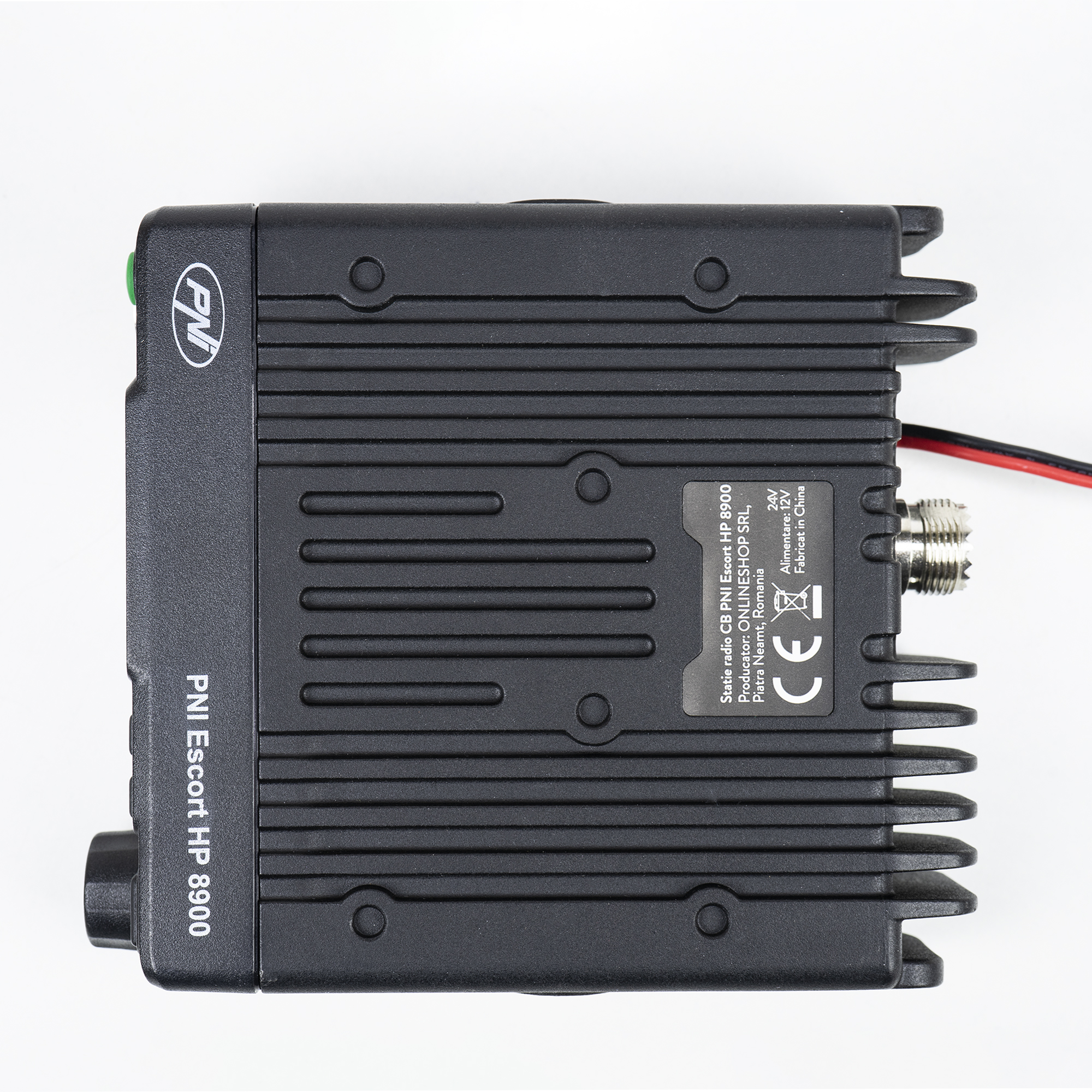 Schwarzes PNI Escort HP 8900 Funkgerät. Es hat ein Etikett mit Spezifikationen und einen grünen Knopf.