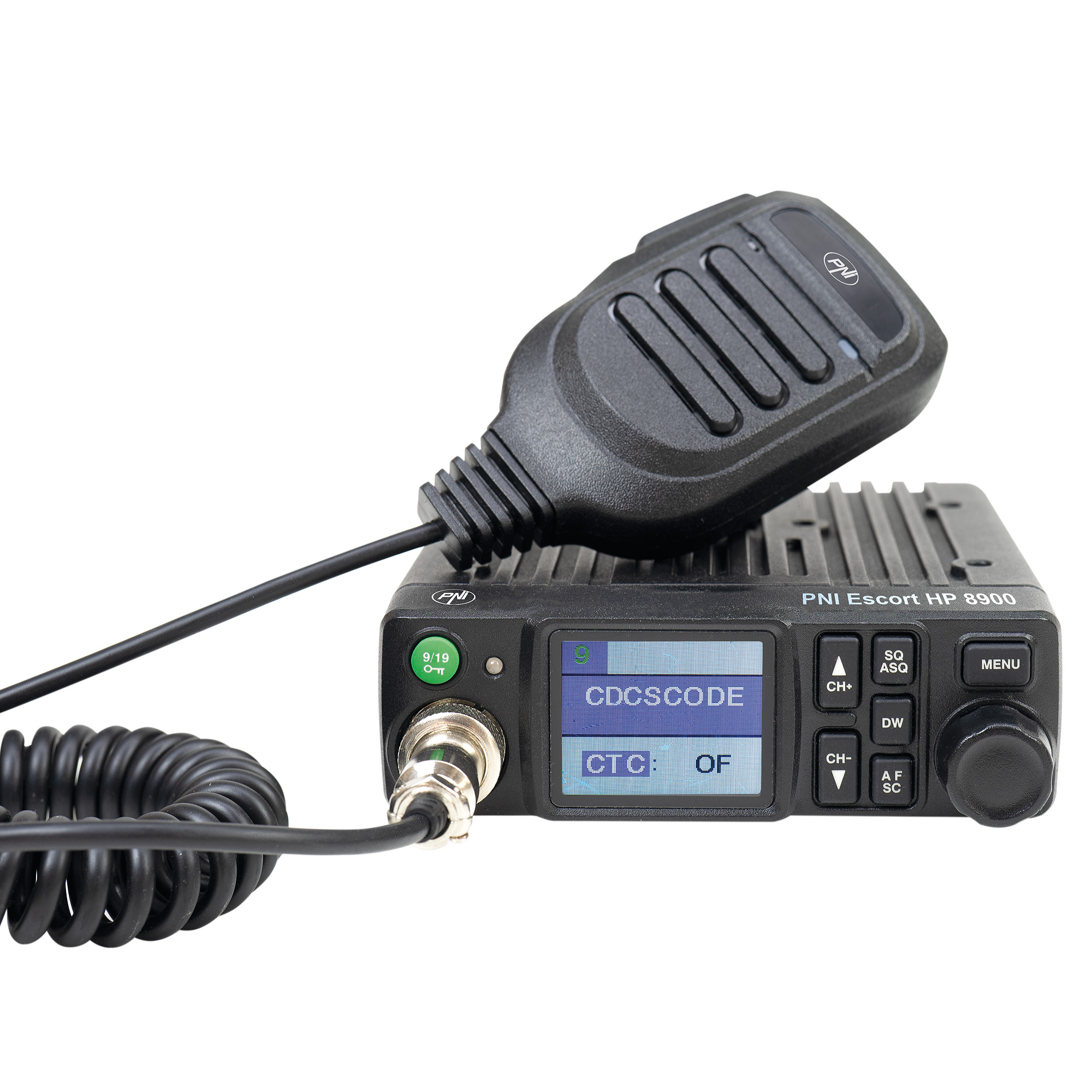 Schwarzer Funktransceiver mit Mikrofon und Display mit CDCSCODE und CTC: OF. Weißer Hintergrund.