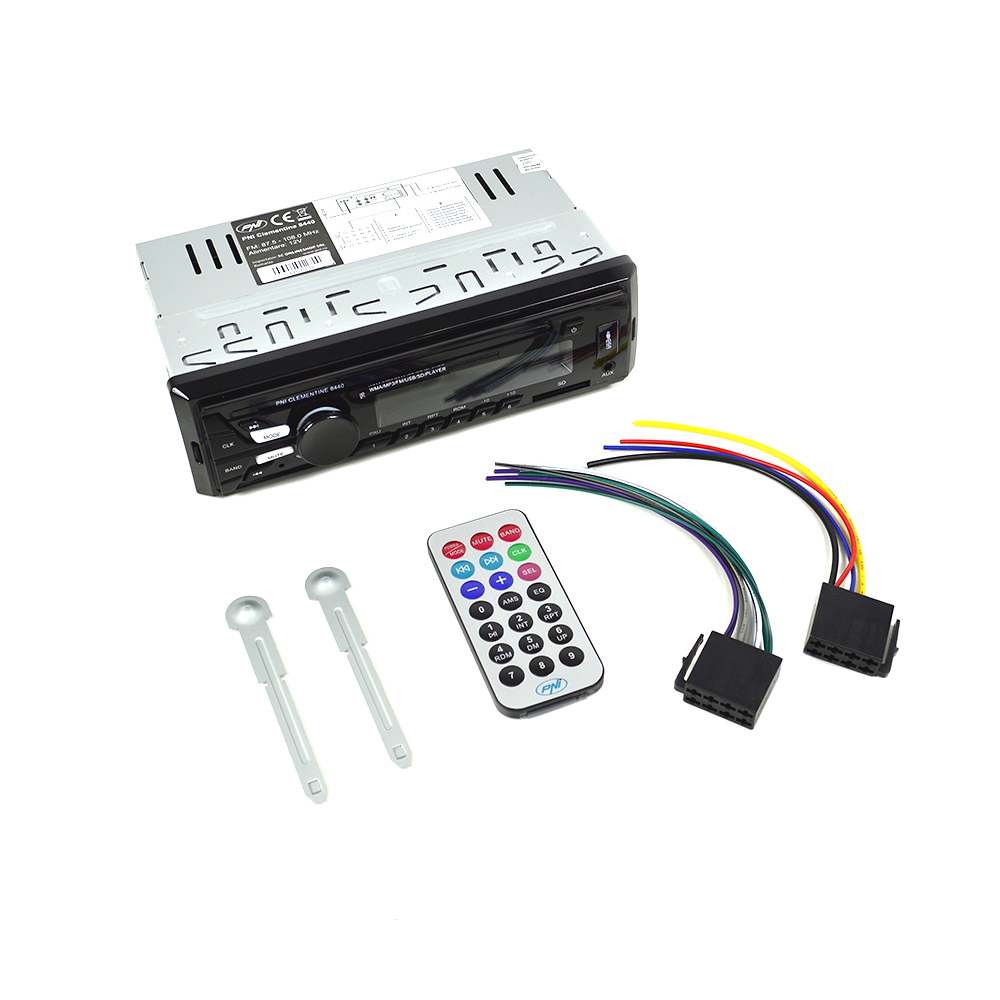 Autoradio, Fernbedienung, Kabel und Werkzeuge. Schwarzes Stereo, silberne Werkzeuge, bunte Kabel.