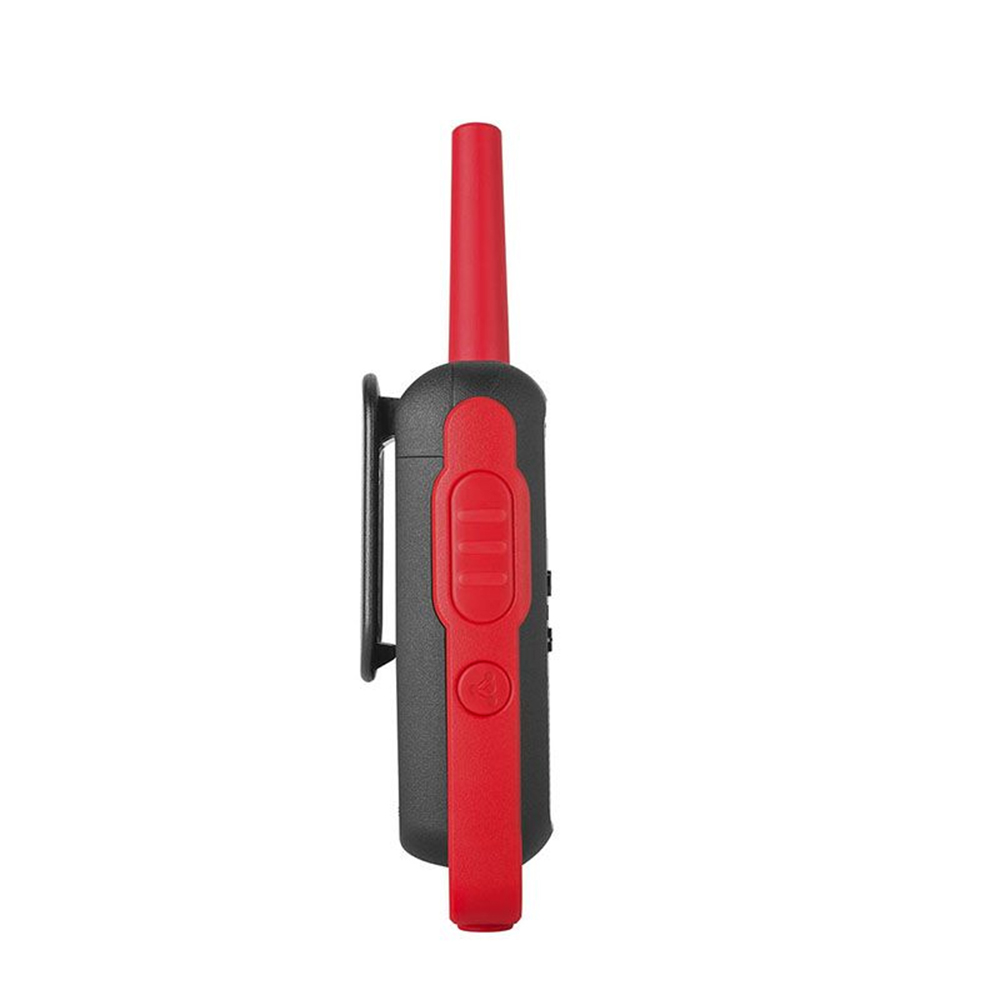 Un walkie-talkie rojo y negro. Tiene un clip para el cinturón. La vista lateral muestra el botón.